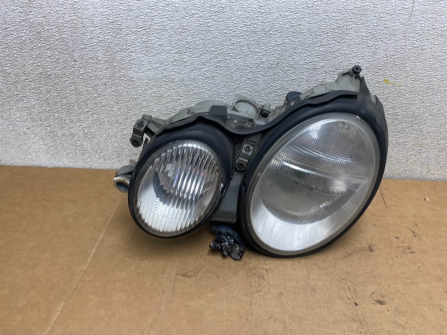 Xenon 2000-2002 Mercedes E E320 E430 Left Driver LH Side Headlight OEM X3868 DW0