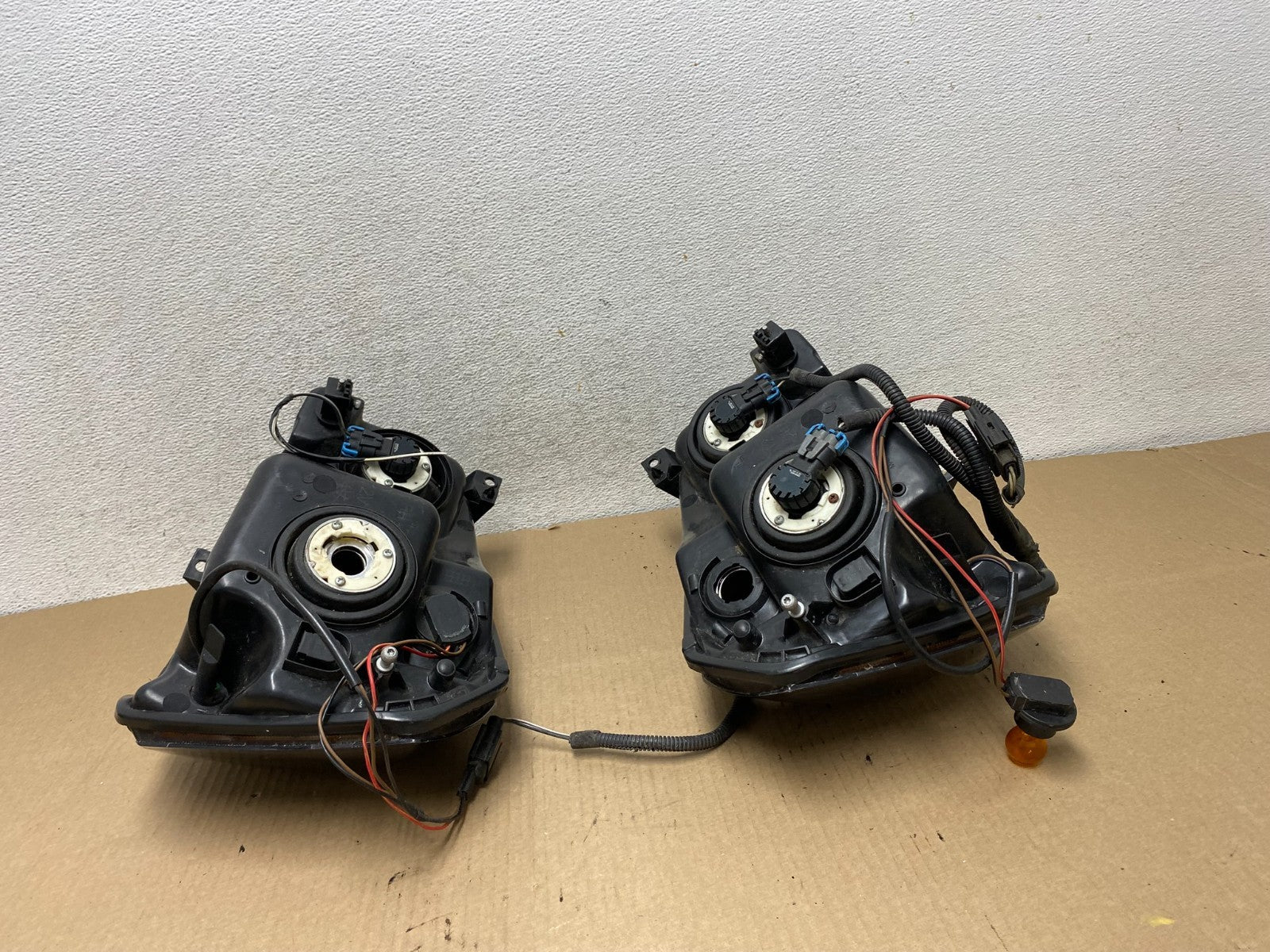 2005 2006 2007 Dodge Magnum Left+Right Side Headlights AG7904 DW9