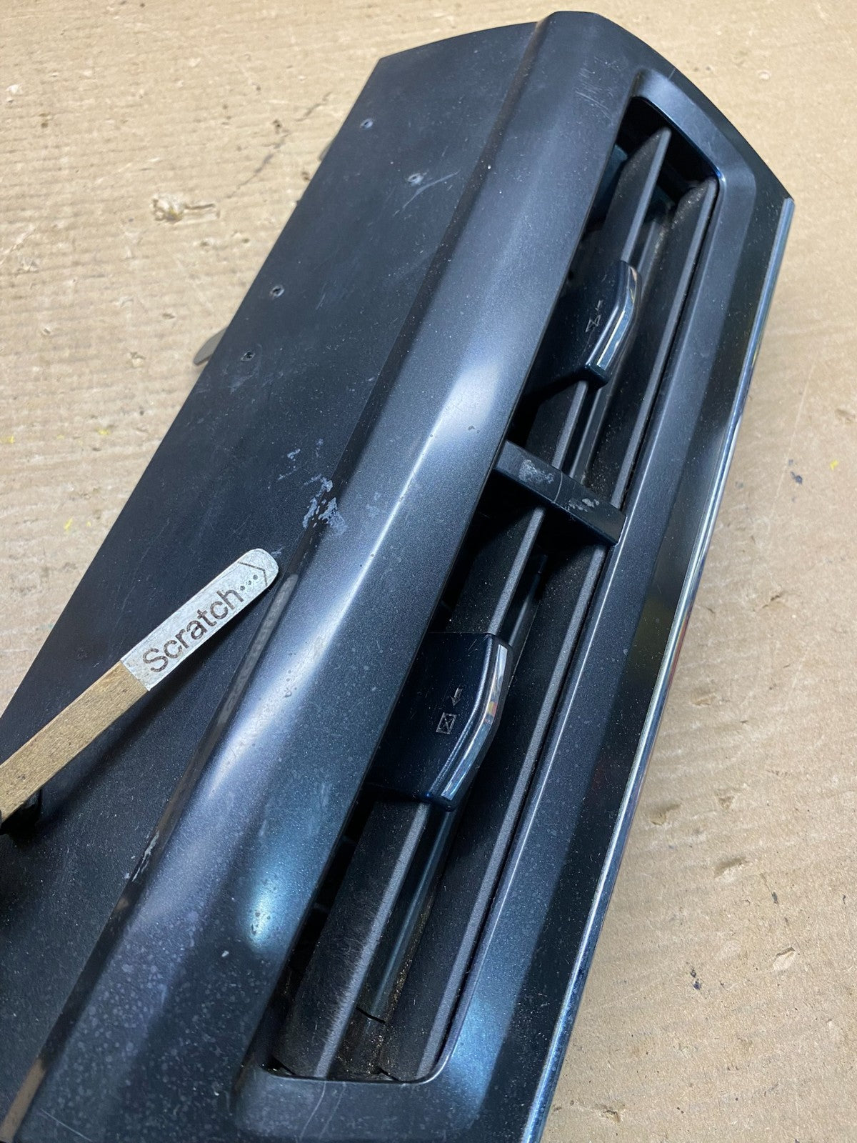 2012 to 2017 Toyota Prius V Center Dash A/C Air Vents With Trim Q9662 DG1