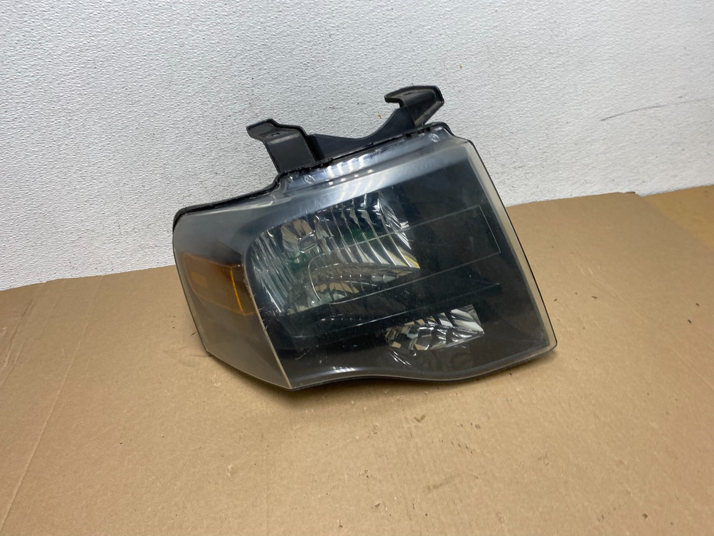 2007 to 2014 Ford Expedition Right Passenger RH side Headlight Halogen AD6422 DW0