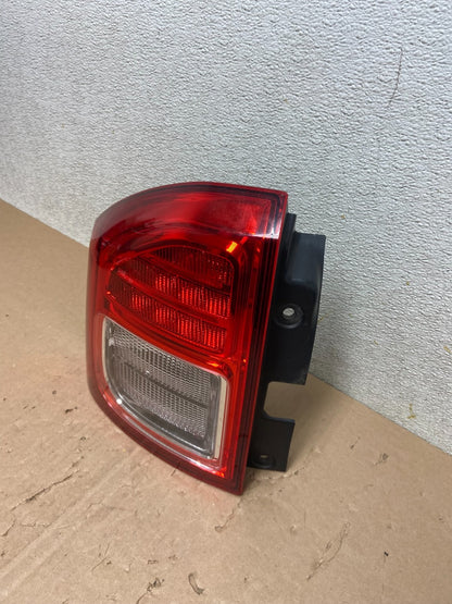 2011 2012 2013 Jeep Compass Left Driver LH Side Tail Light Oem R5578 DW1
