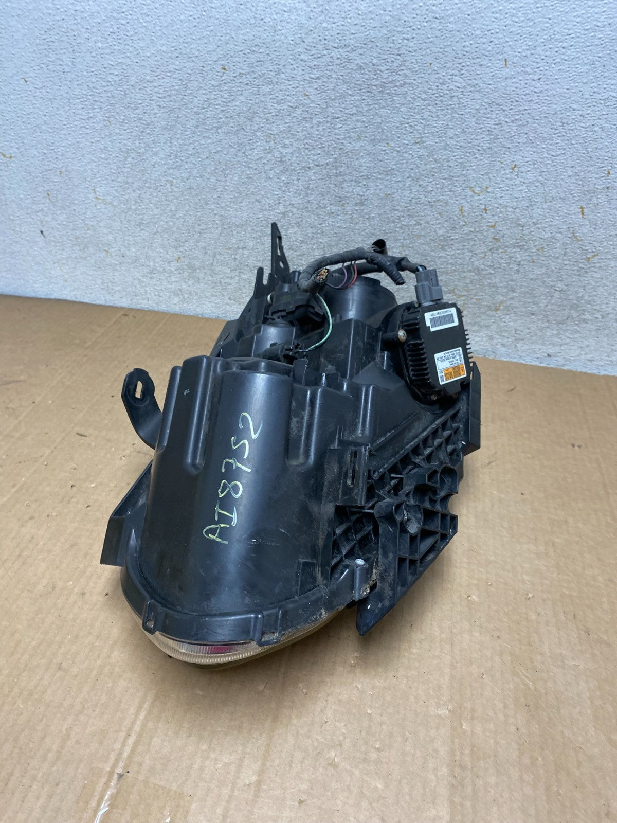 2009-2013 Nissan Rogue Right Passenger Xenon HID Headlight AI8752 DW8