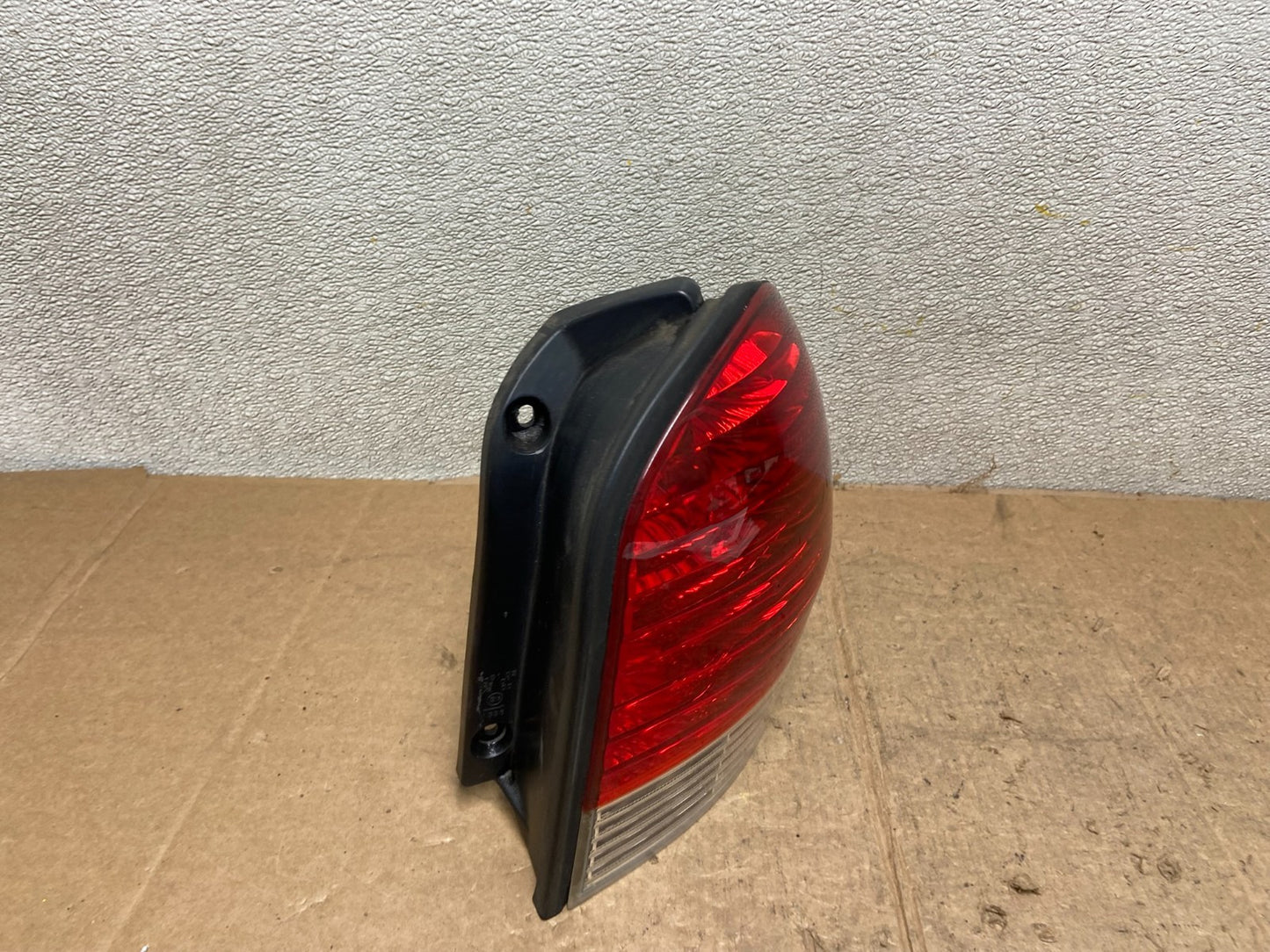 2005 to 2006 Hyundai Santa Fe Right Passenger Rh Side Tail Light Oem AA3953 DW2