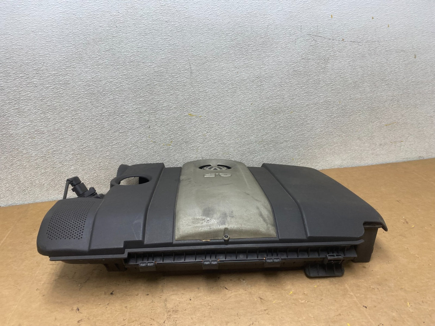 2005 to 2008 Volkswagen Jetta 2.5L Passat Jetta Engine Cover 07k129601 X5596 DG5