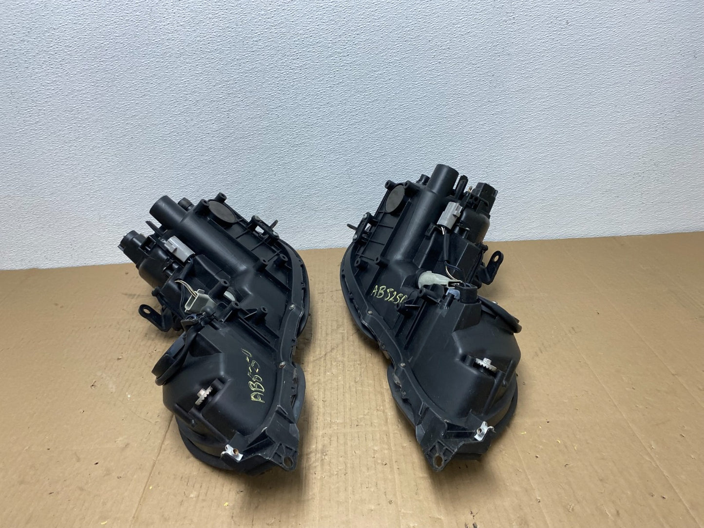 2001 to 2005 Lexus GS430 Gs300 Left+Right Headlights Halogen AB8250 DW11
