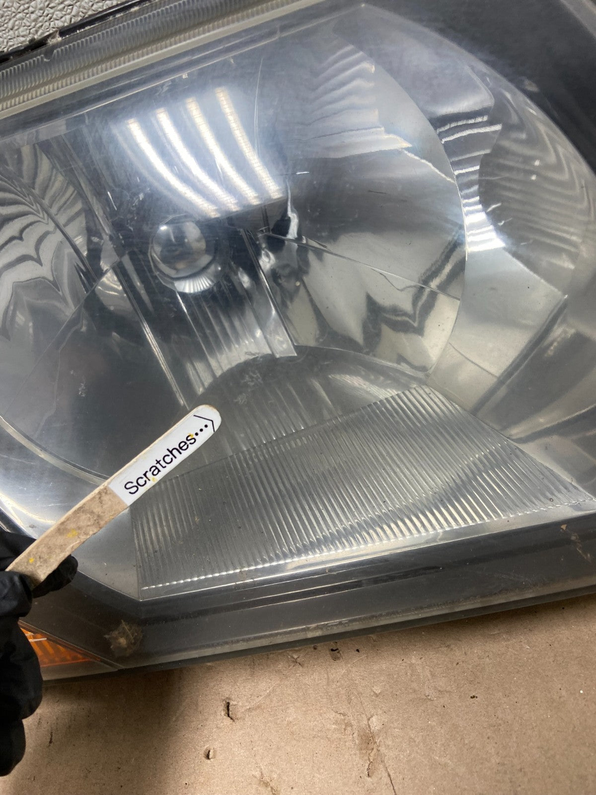 2000 to 2004 Mitsubishi Montero Pajero Right Passenger RH Headlight AA0454 DW3