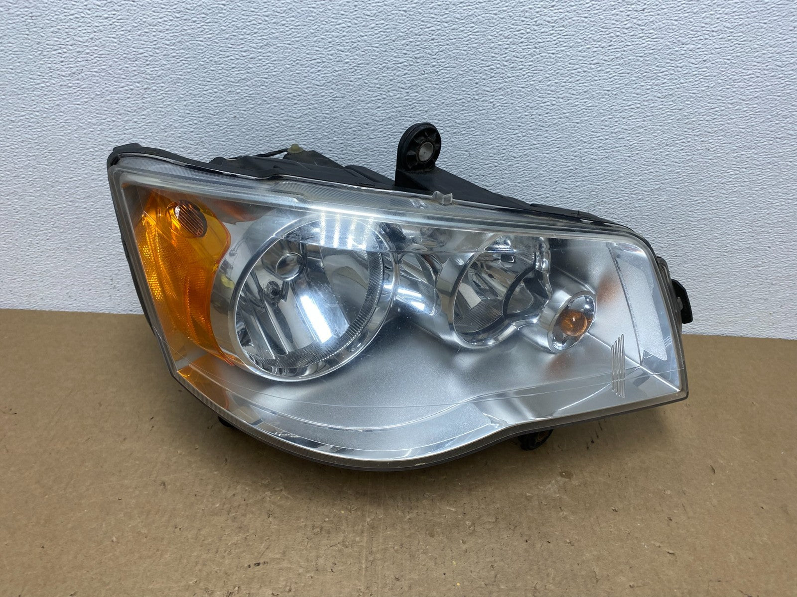 2011 to 2016 Chrysler Town and Country Right Passenger Headlight AC1366 DW0