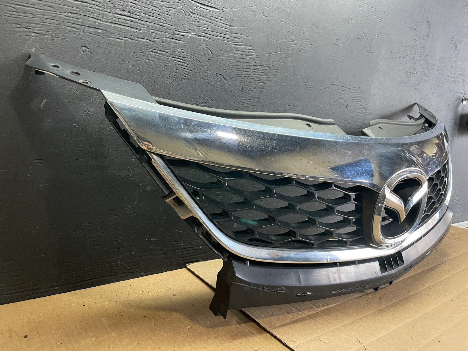 2010-2012 Mazda CX-9 Front Upper Grill Grille w/ Emblem OEM ab7624 DG2