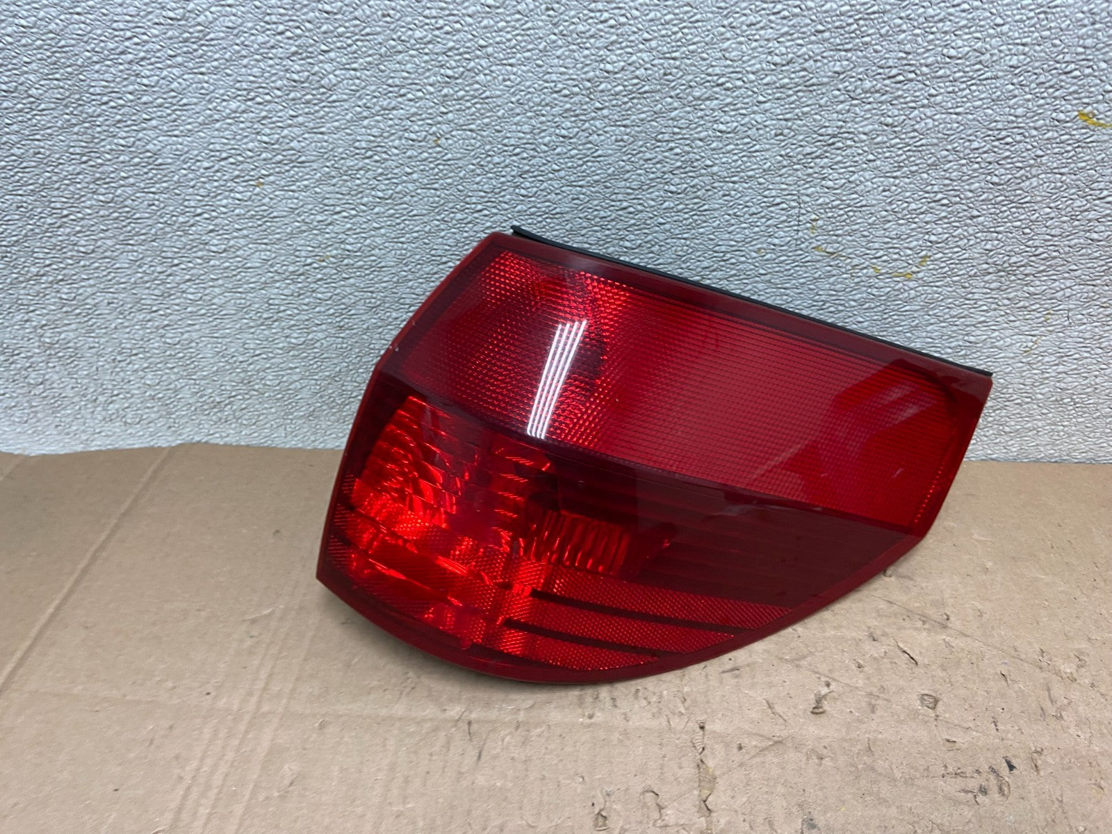 2004-2005 Toyota Sienna Right Passenger Rh Side Tail Light Oem Y0250 DW0