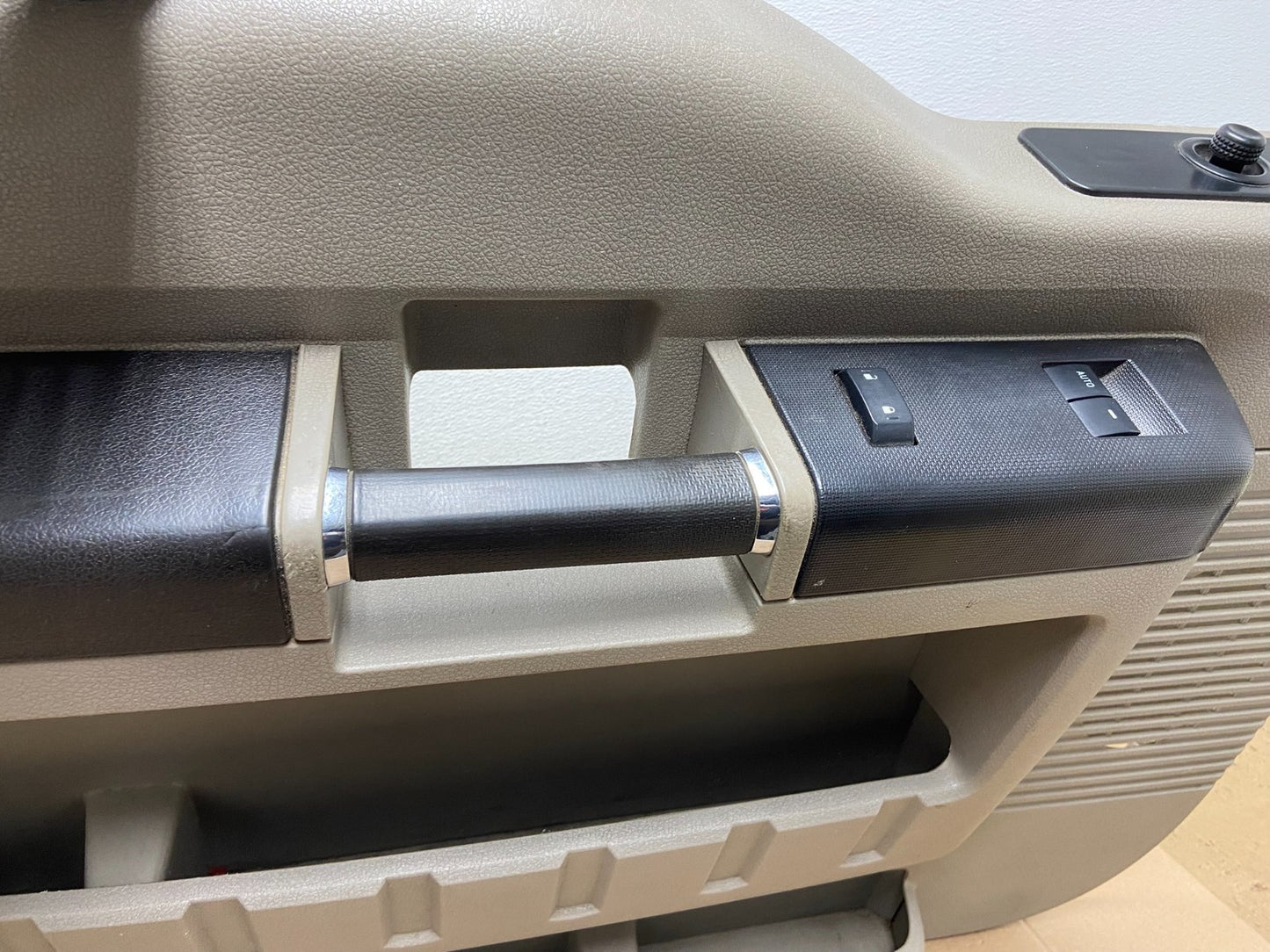 2008 to 2010 Ford F250 F350 Front Left Side Interior Door Panel AF3008 DW3