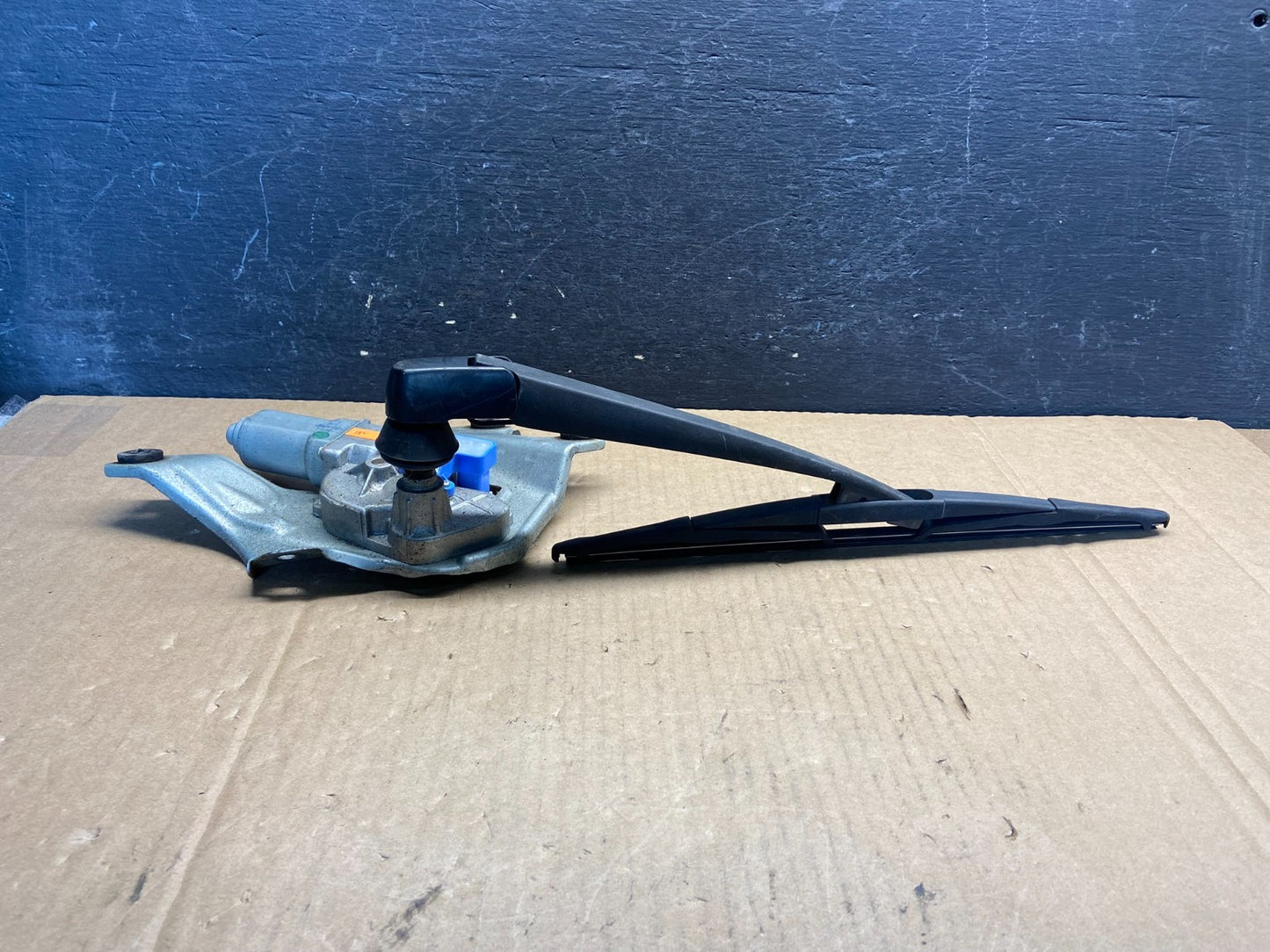 2010 to 2014 Subaru Legacy Outback Rear Windshield Wiper Motor AG14983