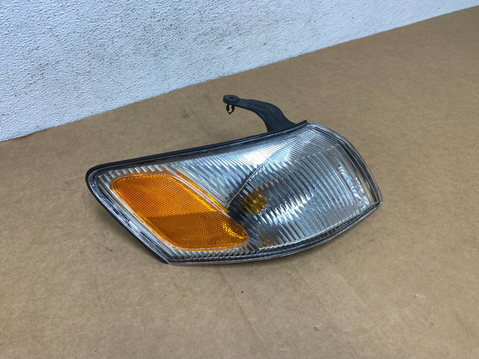 1997 1998 1999 Toyota Camry Right Passenger RH Turn Signal AD4447 DW2