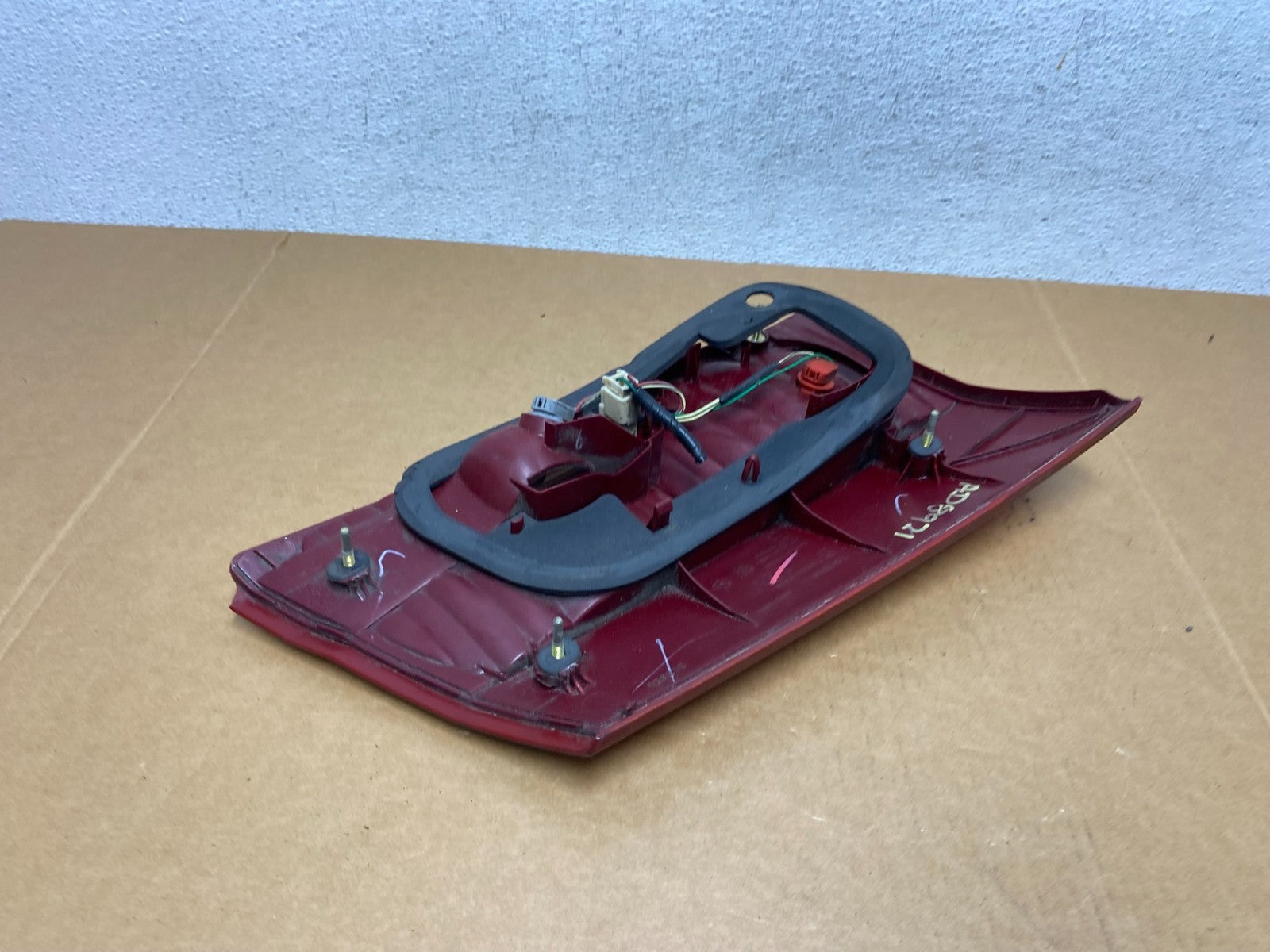 2004-2005 Toyota Sienna Right Passenger RH Side Inner Tail Light AD8921 DW6