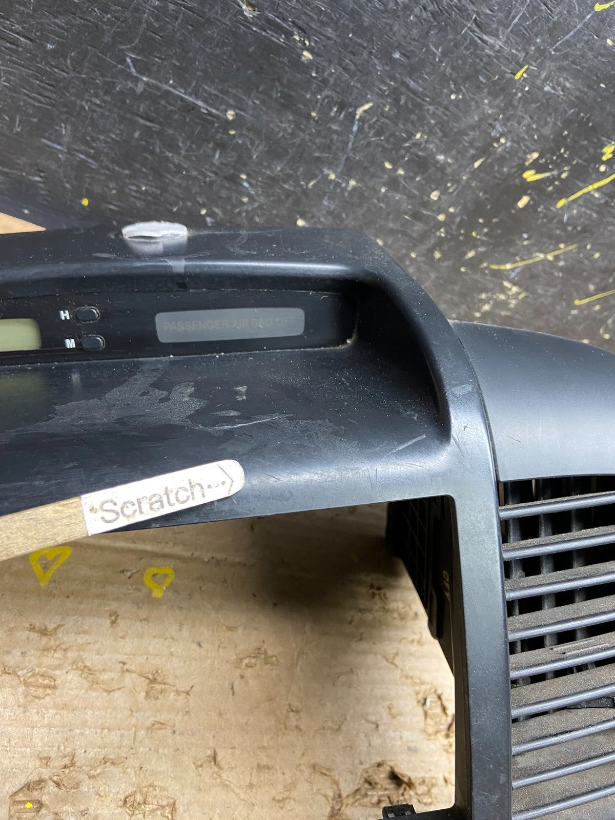 2006-2012 Hyundai Entourage Sedona Center Radio Clock Bezel Air Vent W6391 DG1