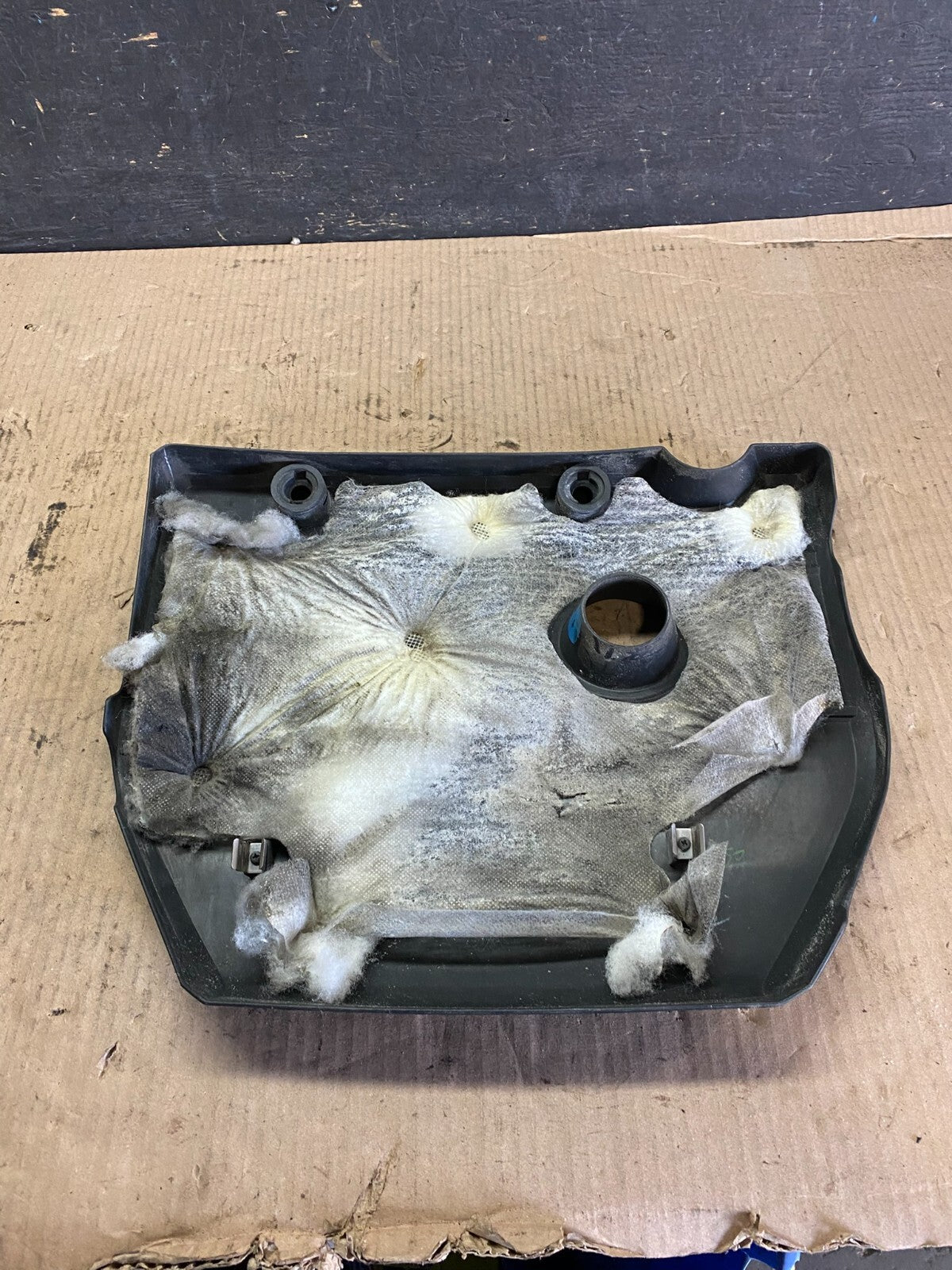 2004 to 2009 Mazda 3 DOHC 16 VALVE Engine Shield Top Cover L9433 PS5