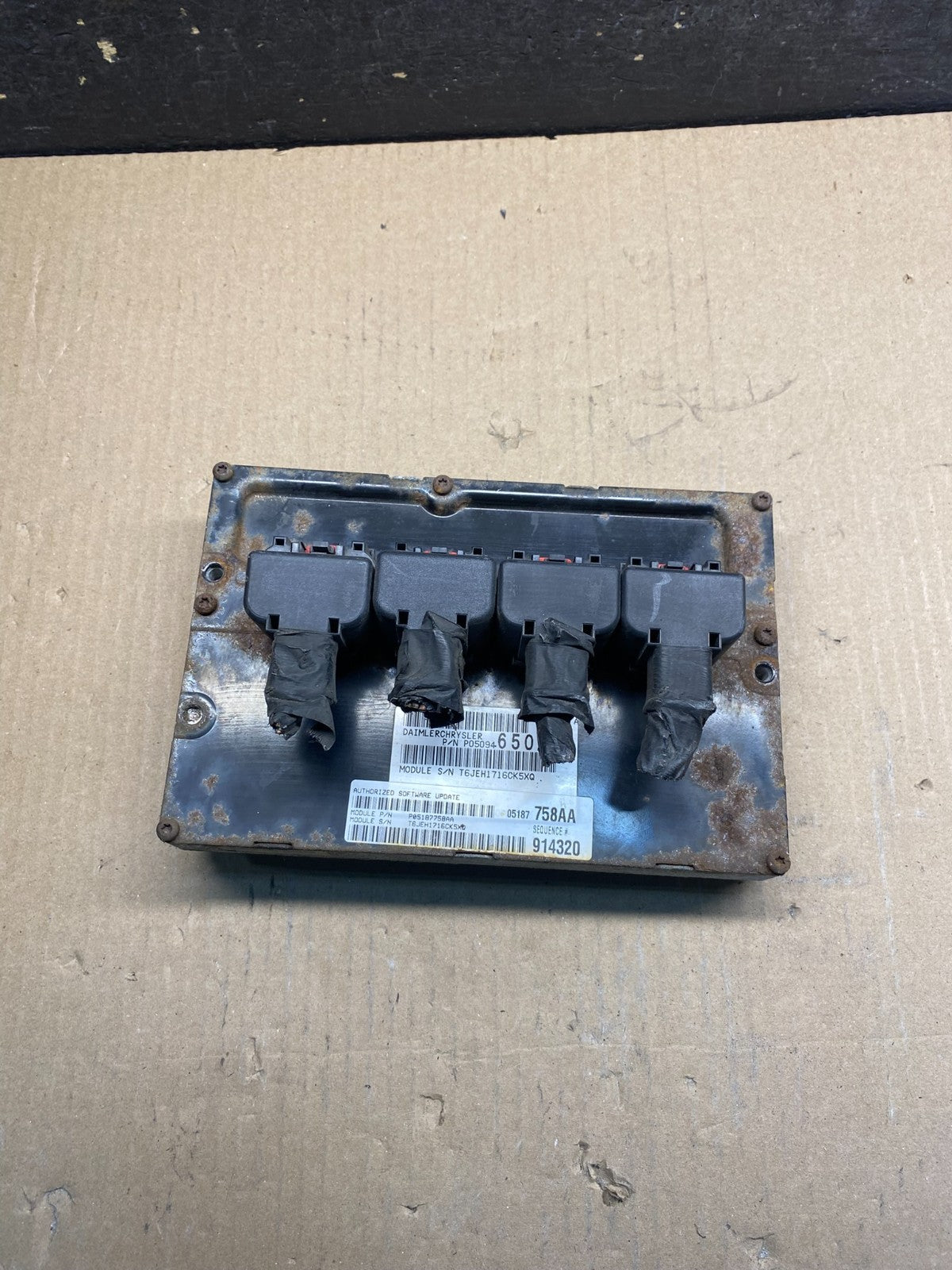 2006 Chrysler Town Country Caravan Engine Control ECU p05187758aa AI4980 DG0