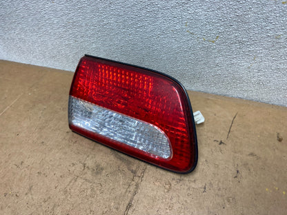 2001 2002 2003 Toyota Sienna Left Driver Lh Side Inner Tail Light OEM X8996 DW1