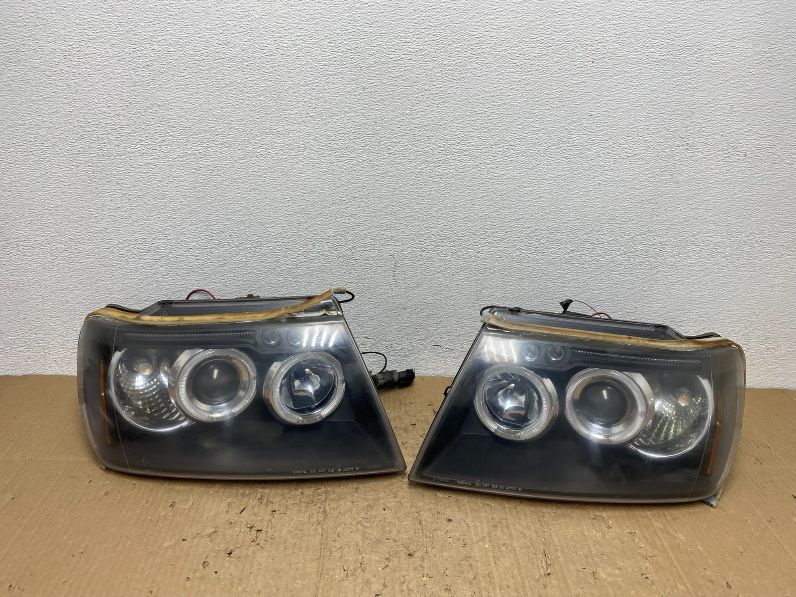 1999 to 2004 Jeep Grand Cherokee Left+Right Set Black LED Headlights AC0153 DG0