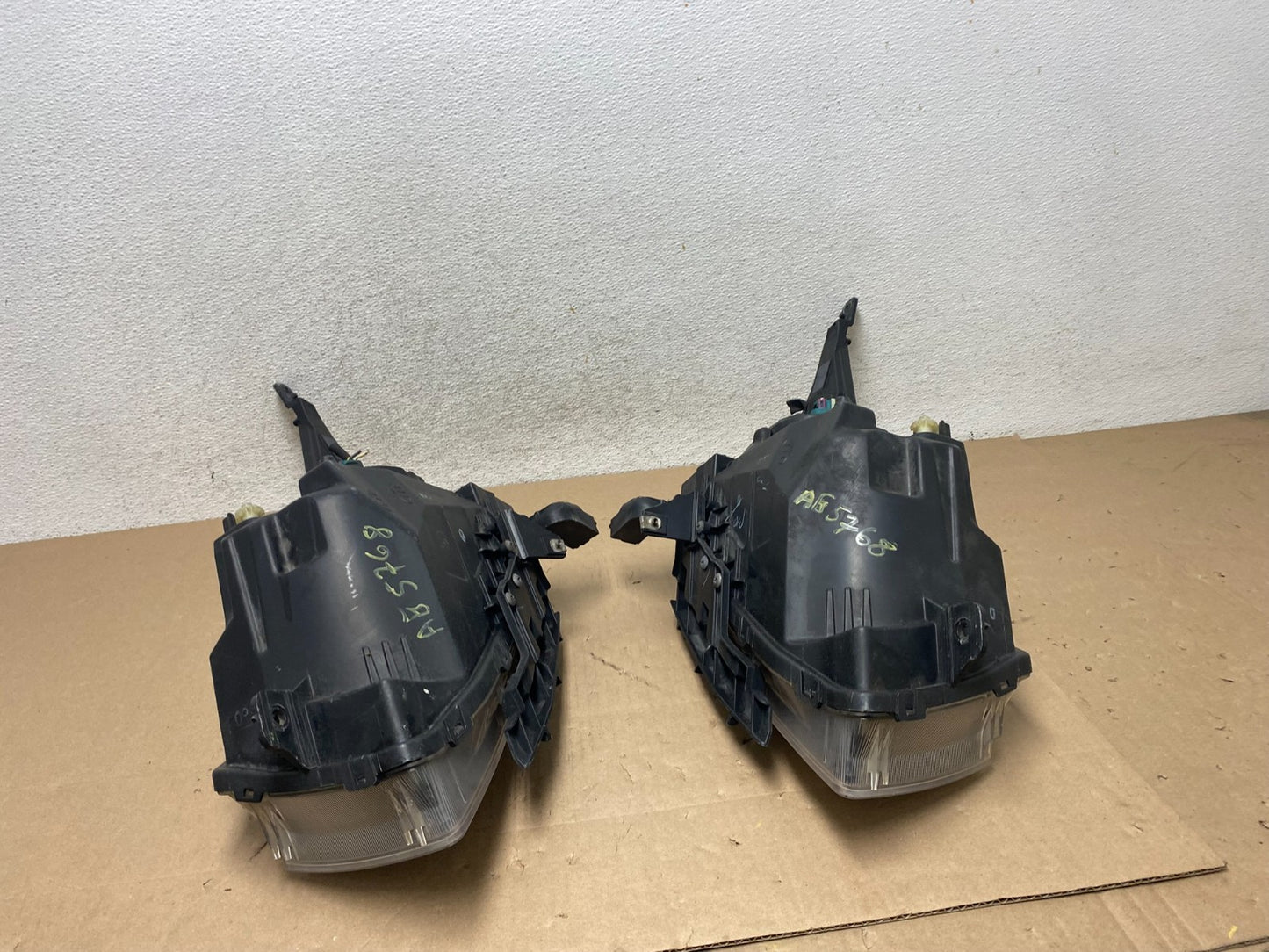 2011 to 2015 Chevrolet Cruze Halogen Left+Right Set Headlights AG5768 DW11
