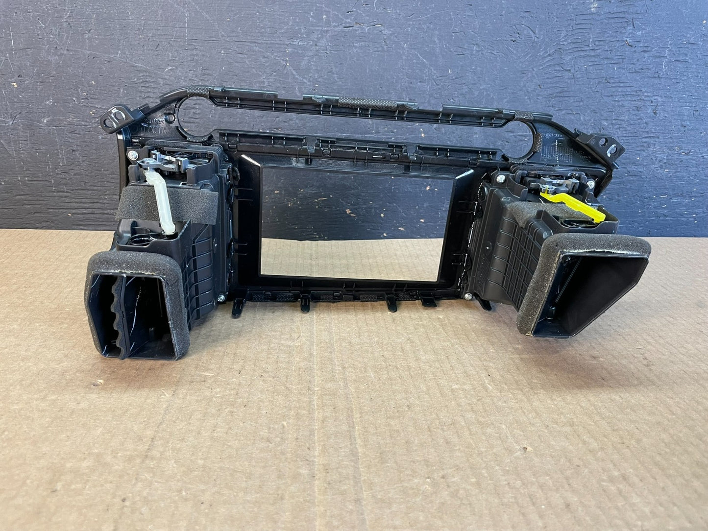 2017-2019 Hyundai Elantra Center Radio Climate Control Air Vent Bezel AF3659 DW5