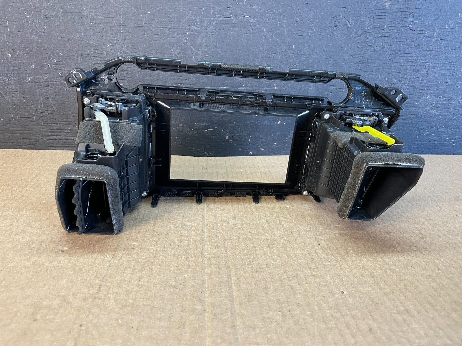 2017-2019 Hyundai Elantra Center Radio Climate Control Air Vent Bezel AF3659 DW5
