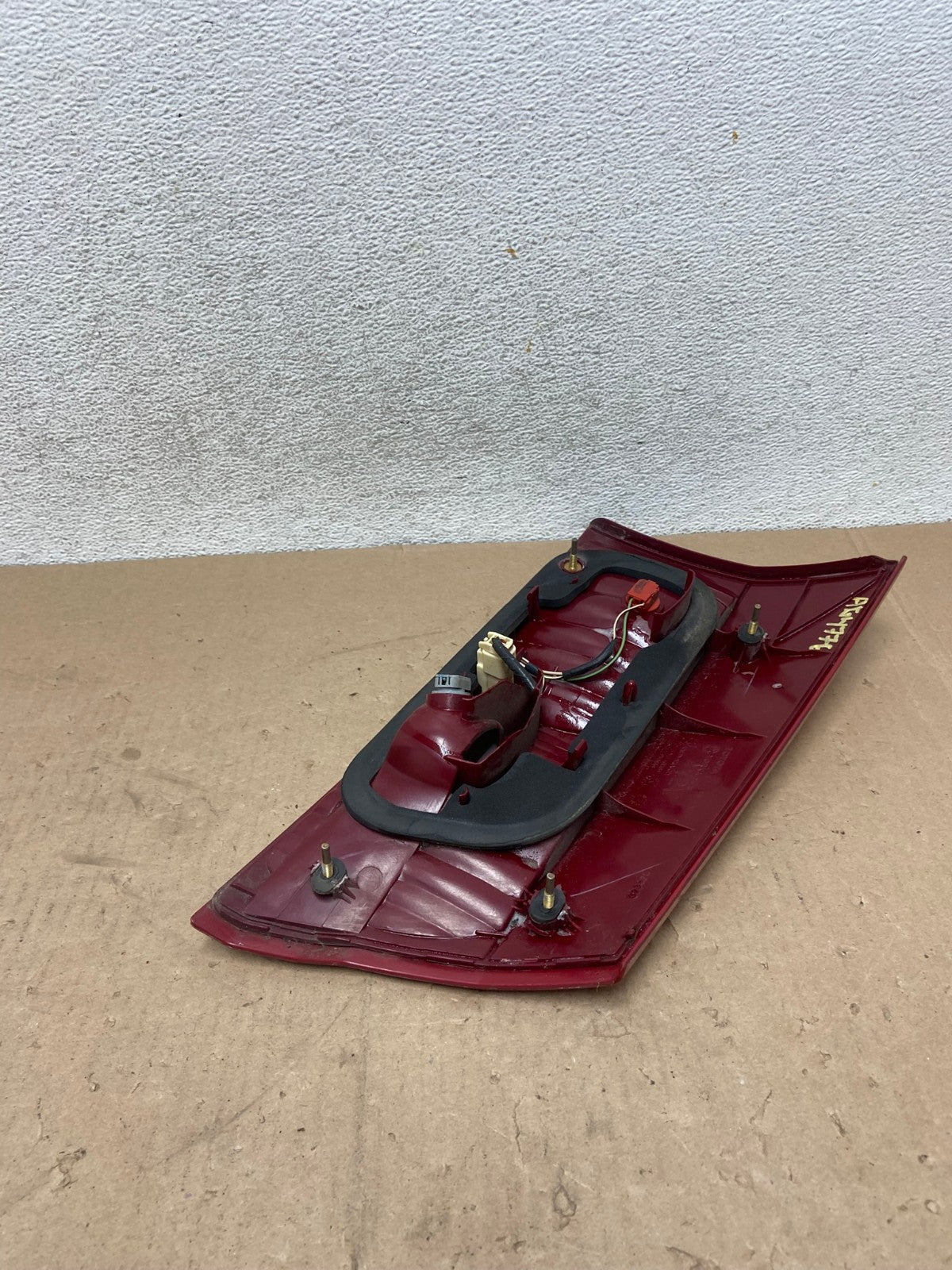 2004-2005 Toyota Sienna Right Passenger RH Side Inner Tail Light AG4776 LK5