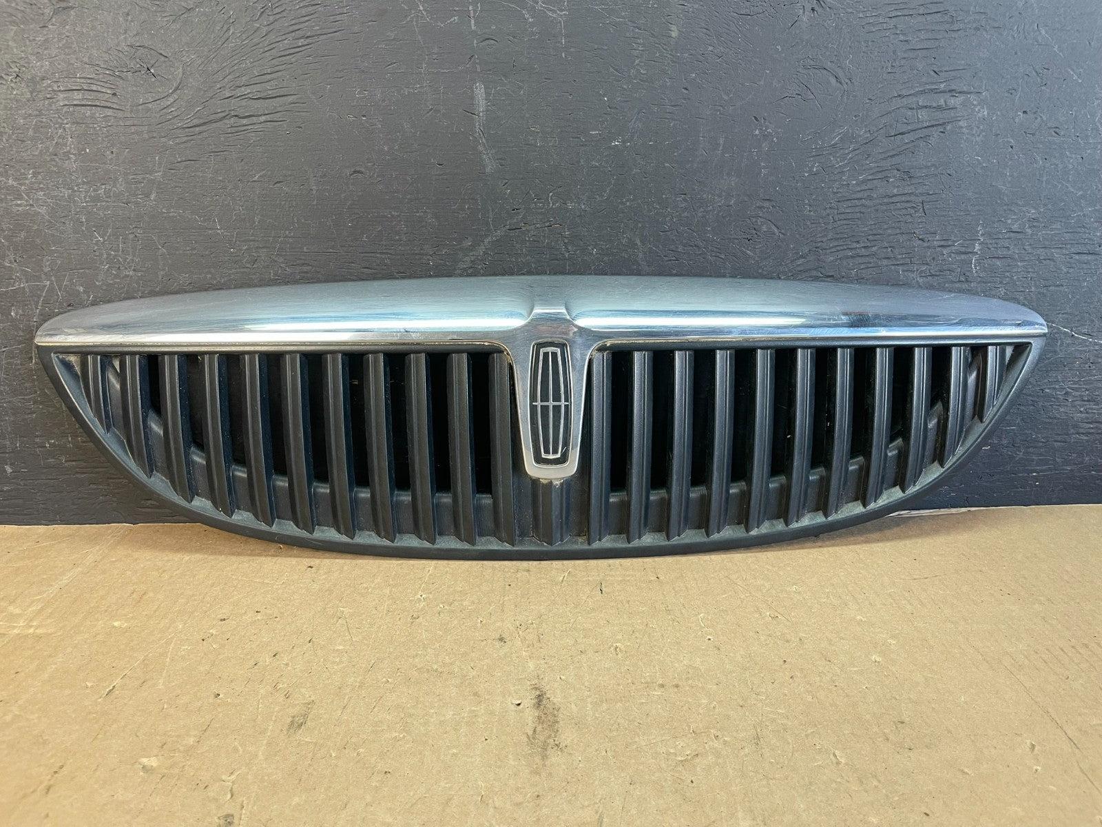 2000 to 2002 Lincoln LS Front Hood Bumper Grill Grille W/Emblem ad5764 DG0