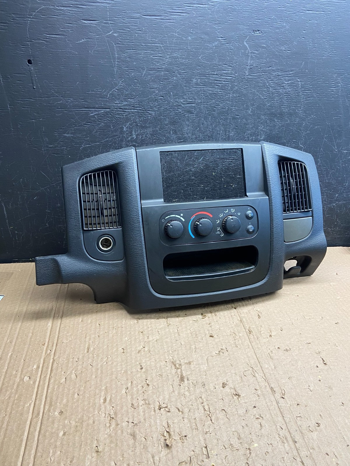 2002 to 2005 Dodge Ram Radio Climate Control Dash Air Vent Bezel Trim af6419 DG0