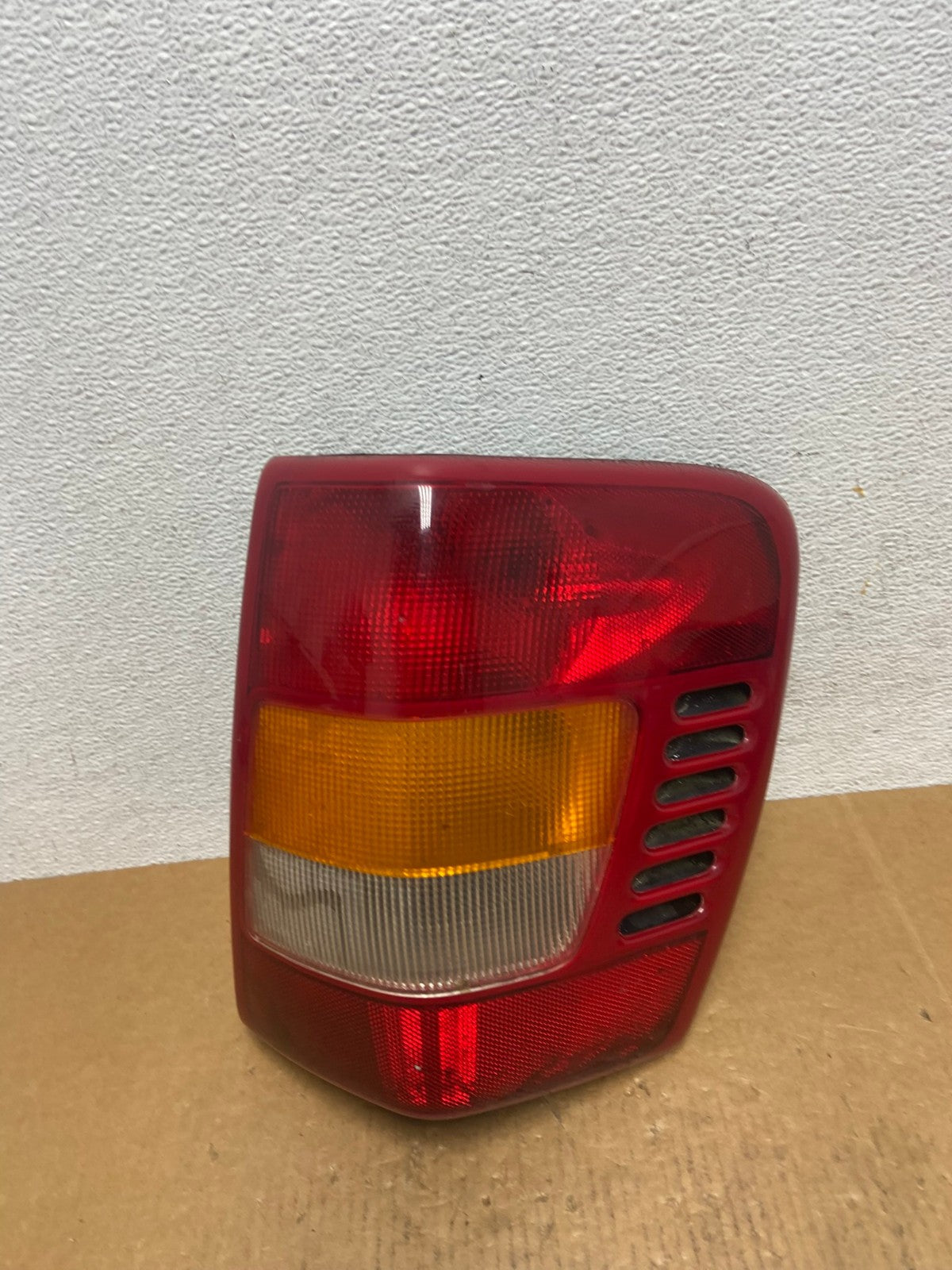 1999-2004 Jeep Grand Cherokee WJ Right Passenger Rh Tail Light TYC AE0439 LK0