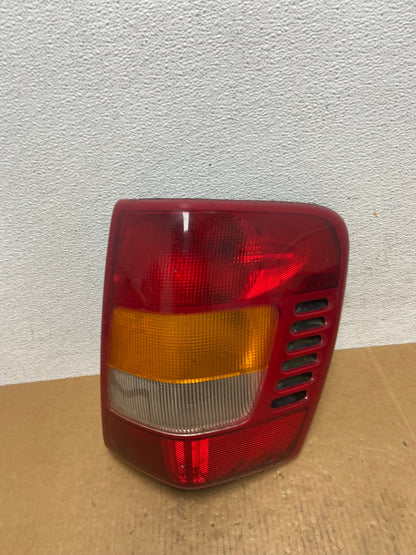 1999-2004 Jeep Grand Cherokee WJ Right Passenger Rh Tail Light TYC AE0439 LK0