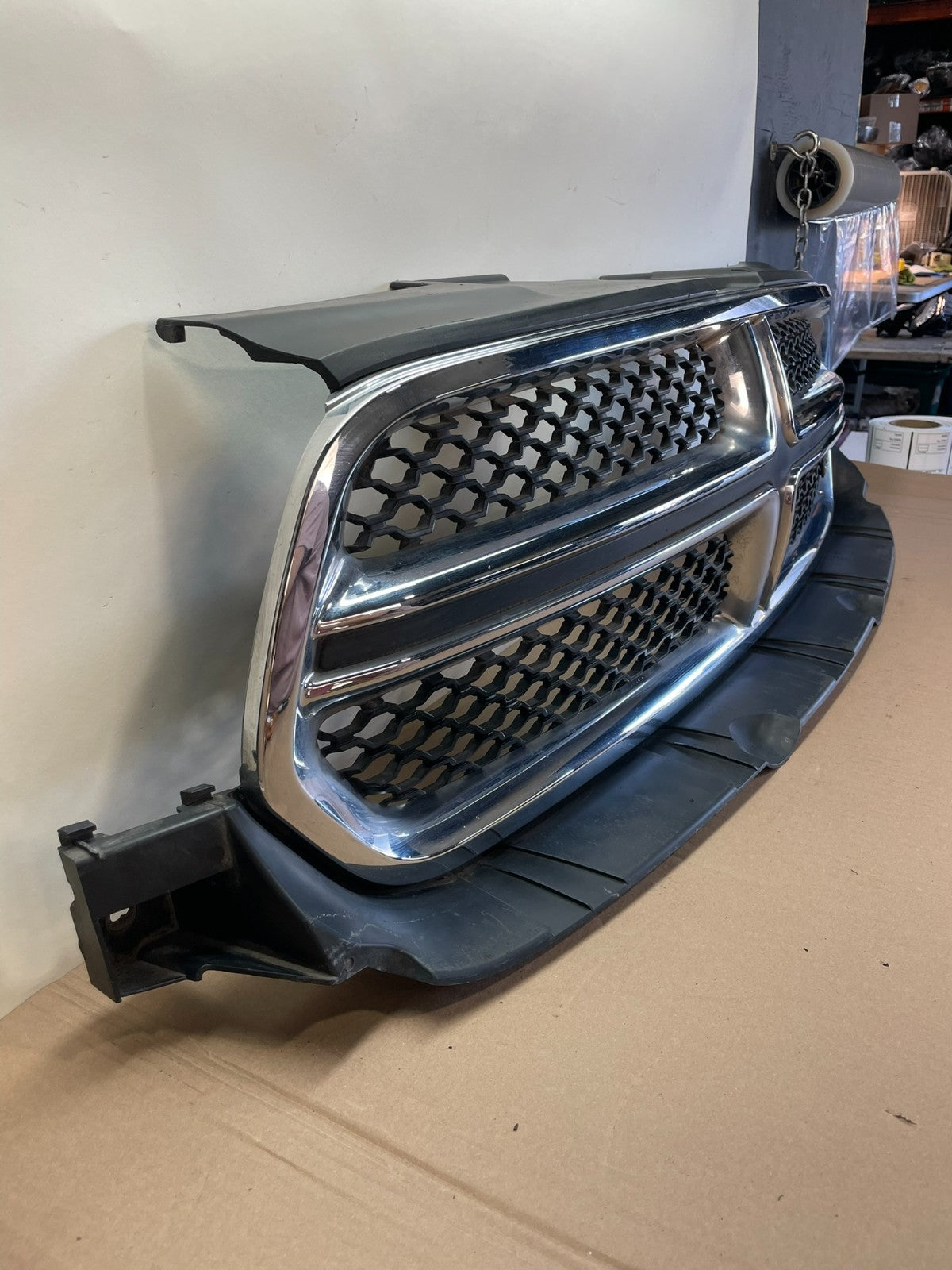 2011 to 2013 Dodge Durango Front Upper W/Emblem Grill Grille AI0643 DG2