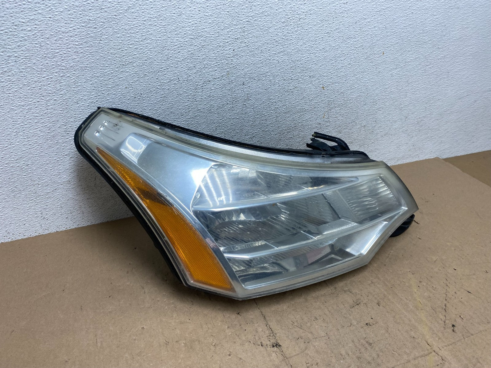 2008 2009 2010 2011 Ford Focus Right Passenger Rh Side Headlight AE6889 DW2