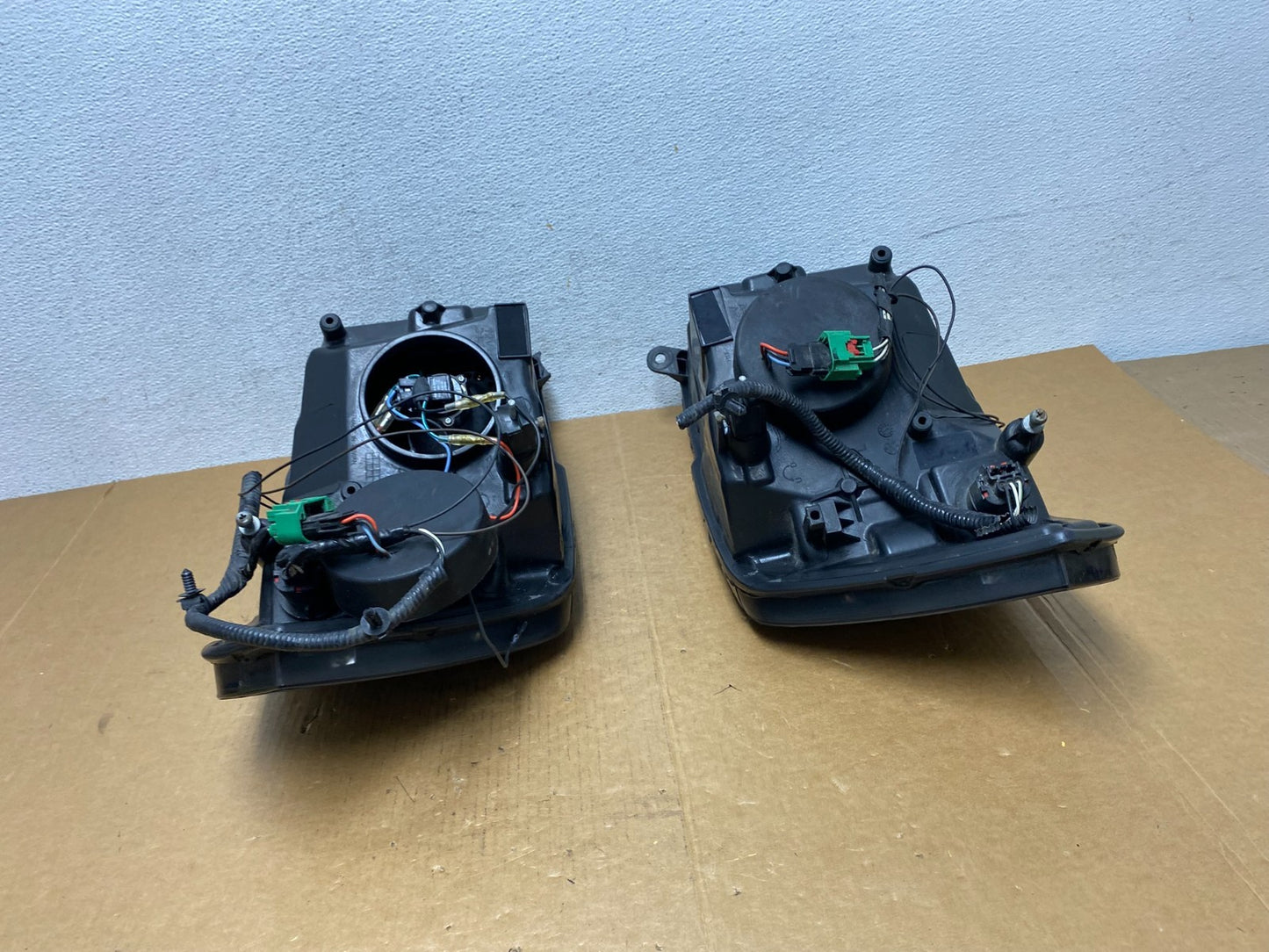 2009 to 2012 Ram 1500 2500 Left+Right Halogen Headlights ad9161 DG11