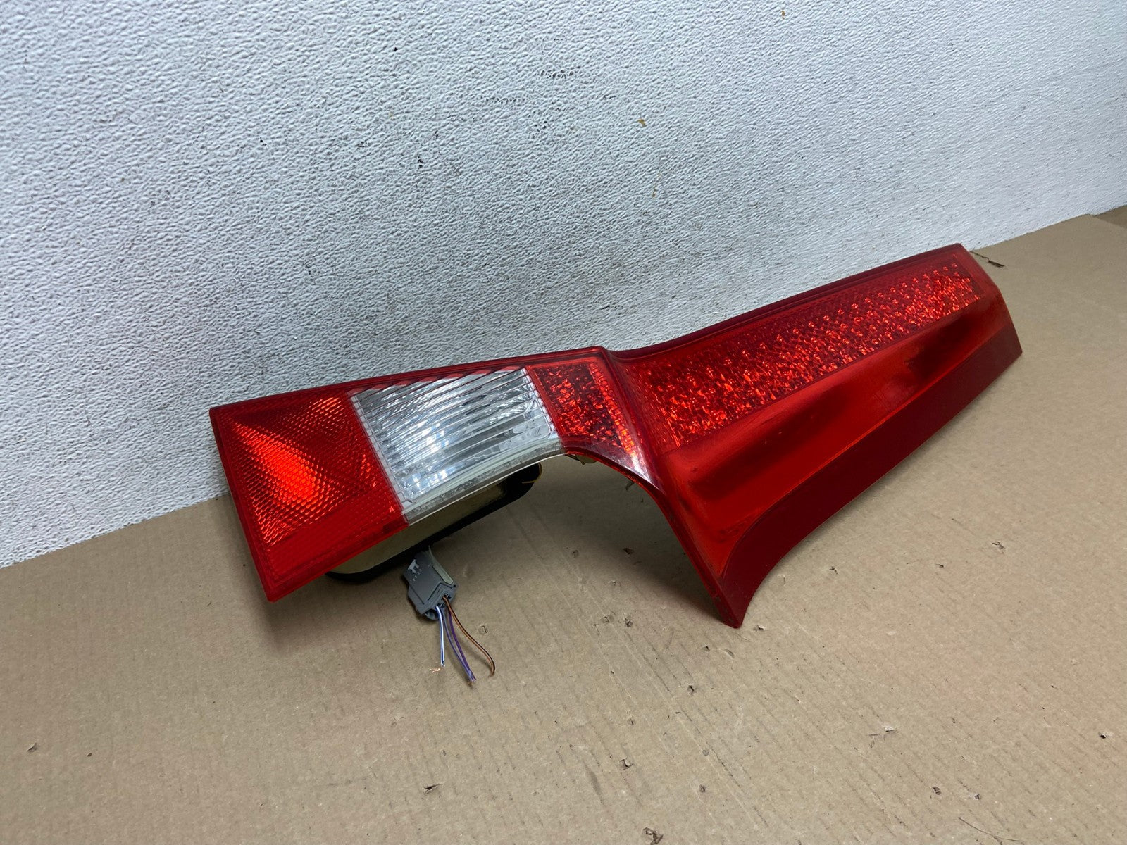 2008 to 2013 Volvo XC70 V70 Right Passenger Tail Light Upper AE9471 LK2
