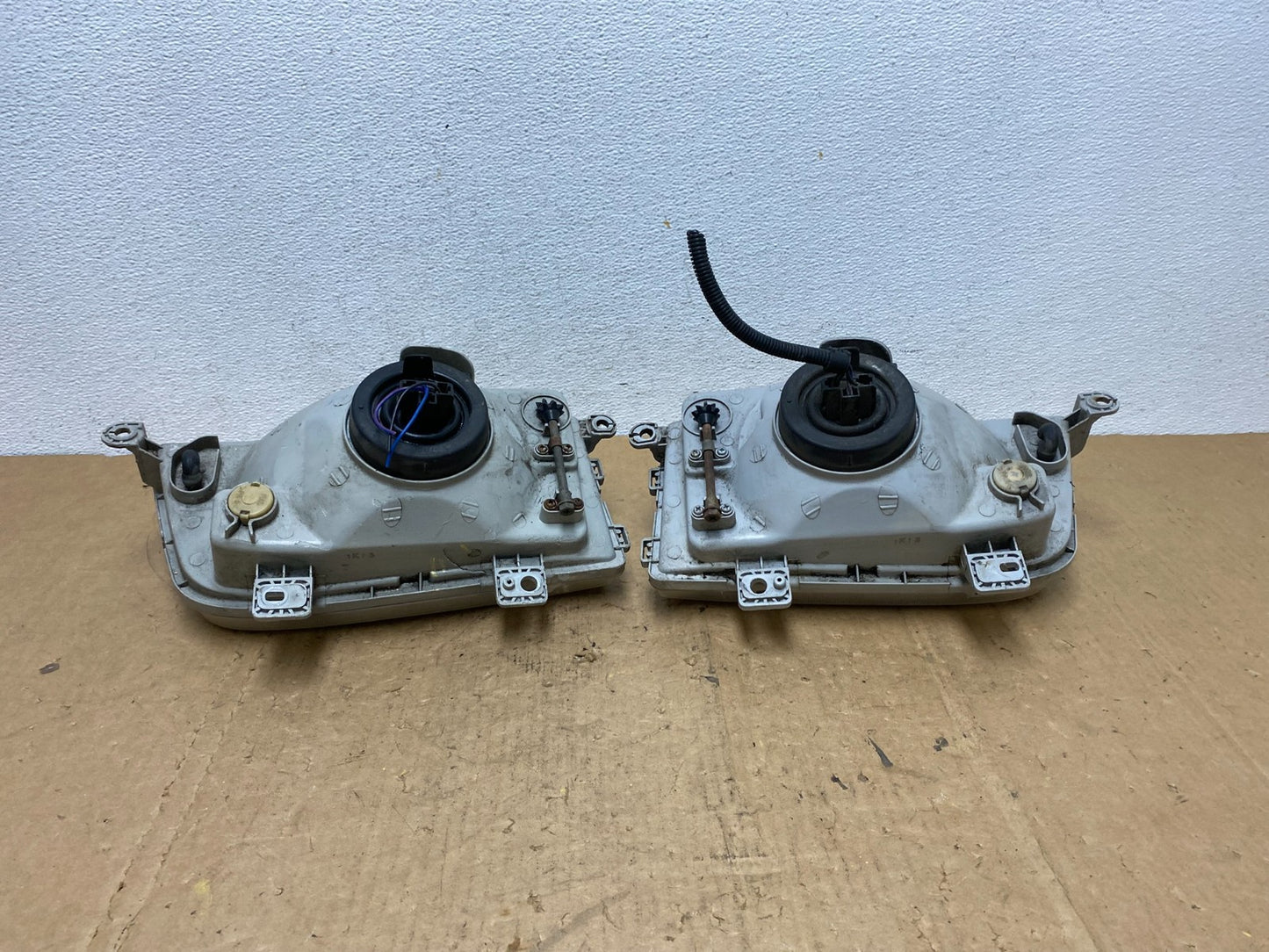 1998 to 2002 Kia Sportage Left+Right Halogen Headlights AD0635 DW7