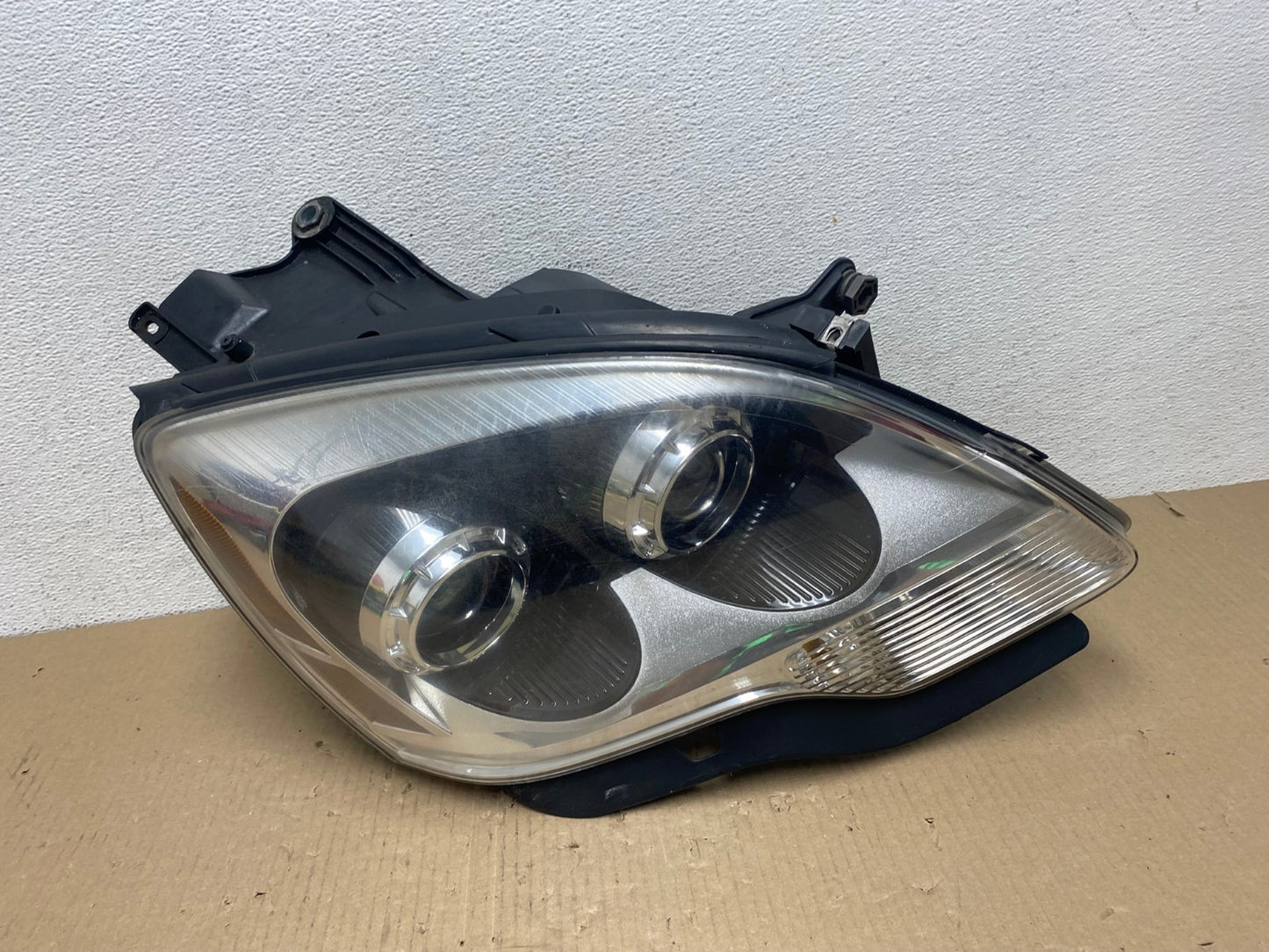 2007 to 2012 Gmc Acadia Halogen Headlight Right Passenger Side AE9586 LK0