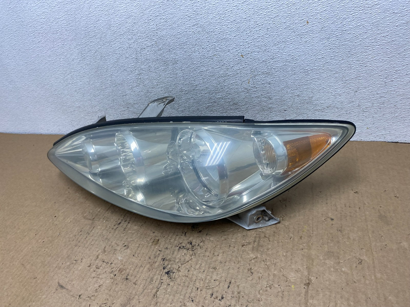 2005 to 2006 Toyota Camry Left Driver LH Halogen Headlight AG3244 DW1