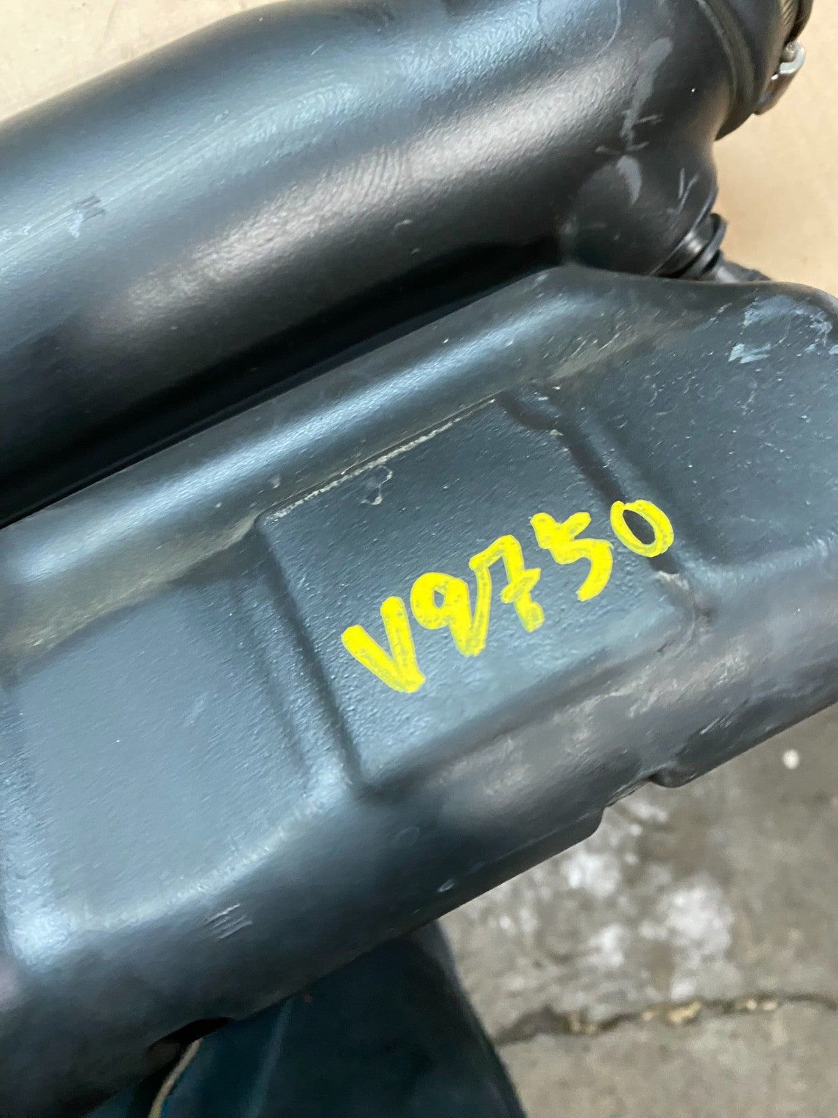 2011 - 2013 Dodge Durango 3.6L Resonator Air Intake Tube OEM V9751 DG7