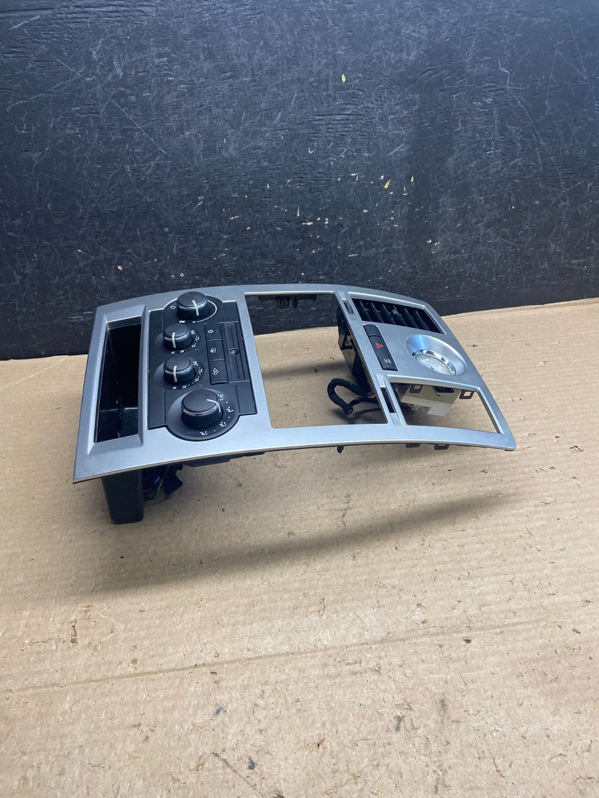 2008 to 2010 Chrysler 300 Dash Heater A/C Climate Control Radio Panel AH5323 DG2