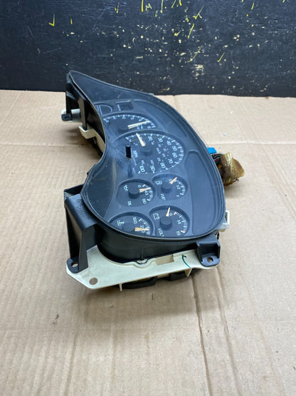 2002 GMC Yukon Speedometer Cluster Gauge Oem AA4552 DG3