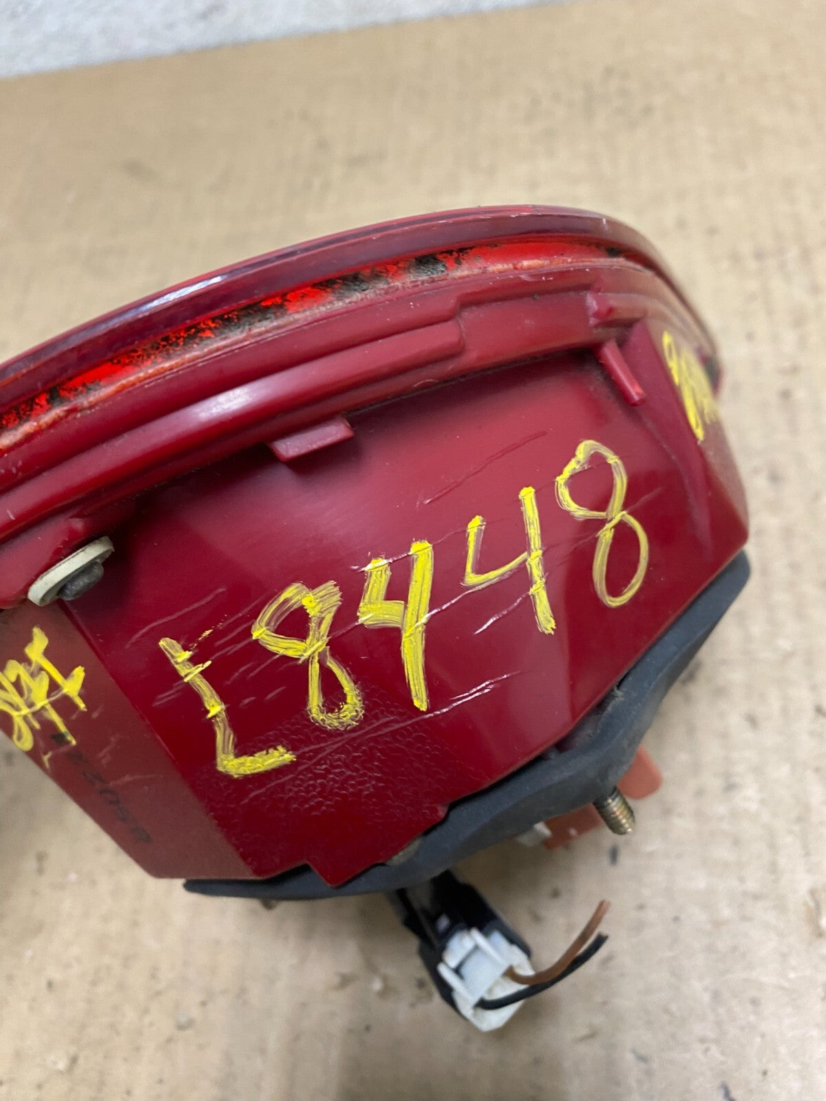 2004-2006 Kia Amanti Left LH Side Tail Light inner L8448 DW7