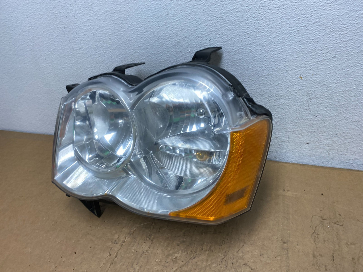 2008-2010 Jeep Grand Cherokee Left LH Driver Side Halogen Headlight AD0593 DW1