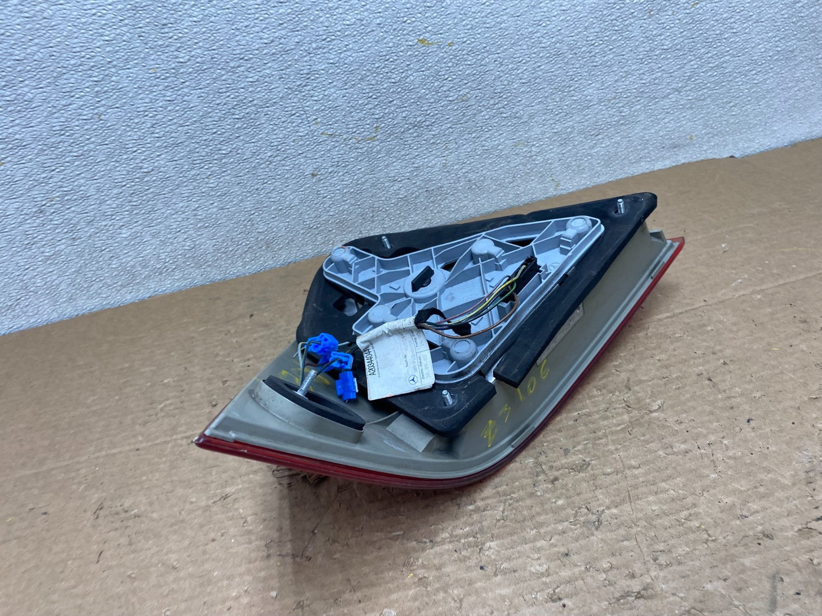 2001-2004 Mercedes-Benz C230 C240 W203 C-Class Right Passenger Tail Light Z31065