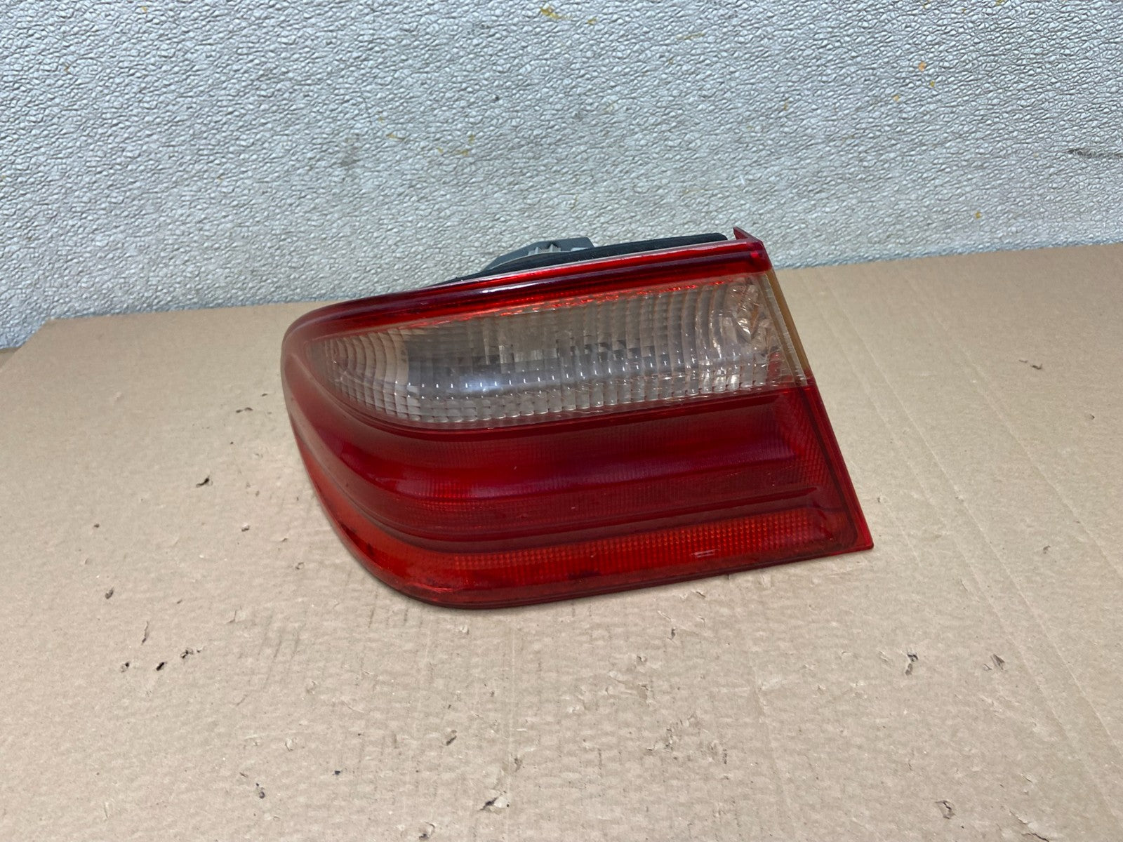 2000-2002 Mercedes-Benz E-Class E430 E320 Left Driver LH Tail Light AB2394 LK0