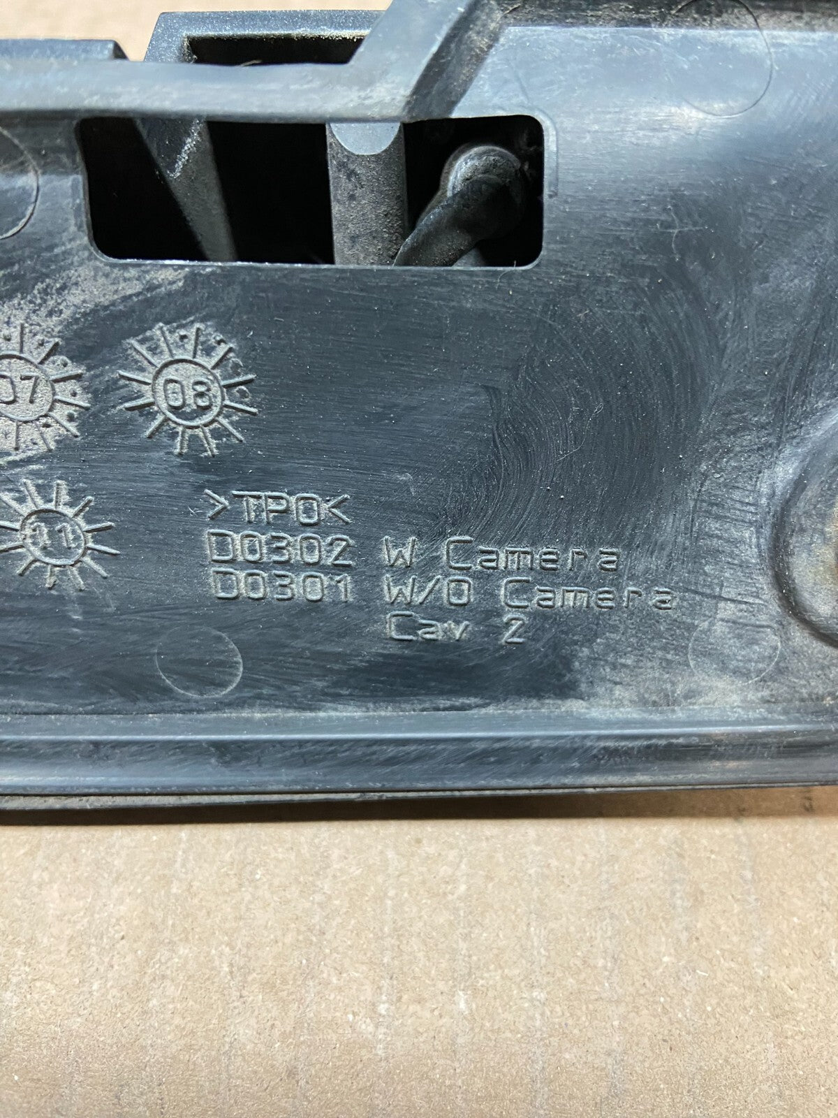 2008-2012 Buick Enclave Trunk Lid Finish Panel Moulding w/ Camera E8497 DG110