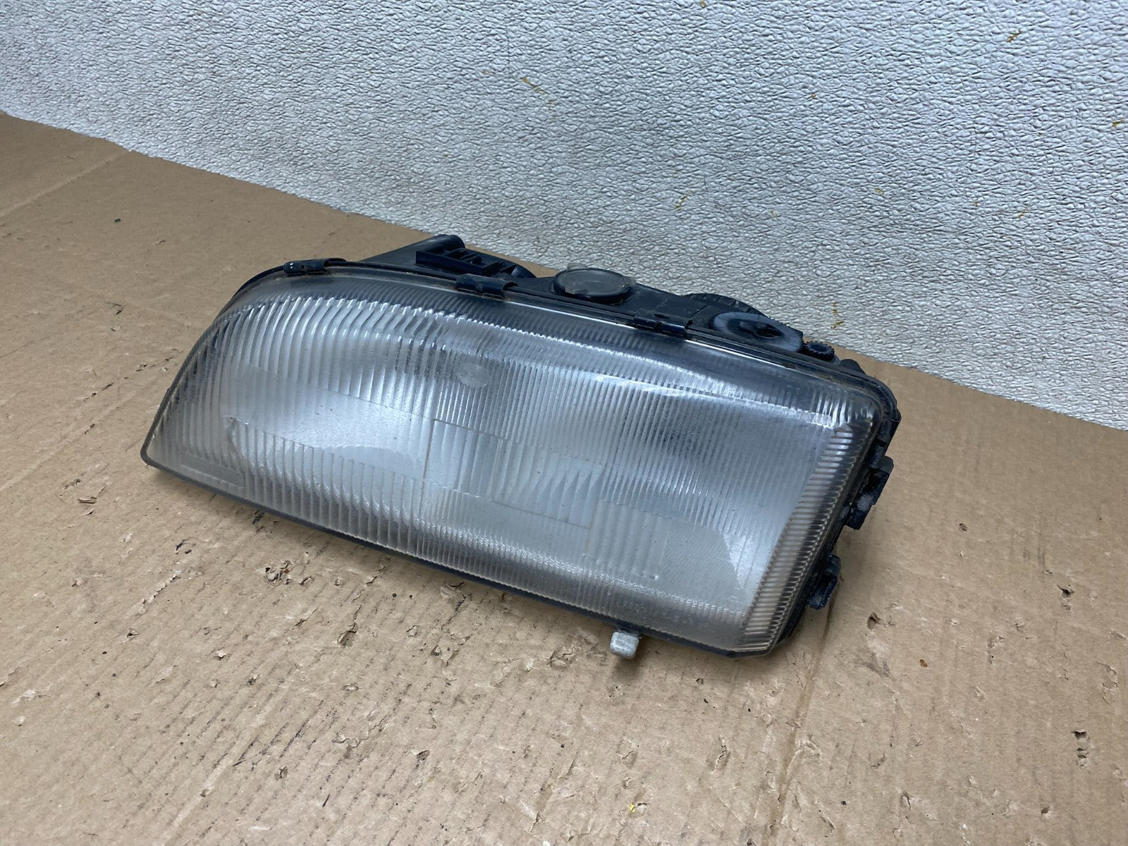 1997-2000 Volvo S70 C70 V70 Left Driver LH Side Halogen Headlight OEM T5759 DW1