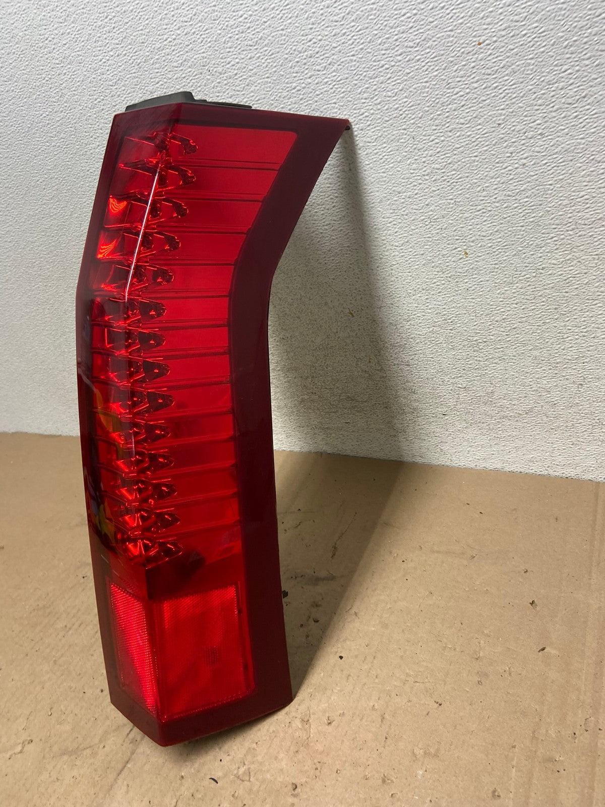 2004 to 2009 Cadillac Srx Right Passenger RH Side Tail Light AG4819 LK1