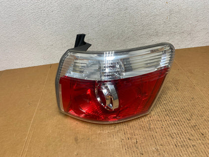 2007 to 2012 GMC Acadia Halogen Tail Light Right Passenger RH Side AE0318 LK0