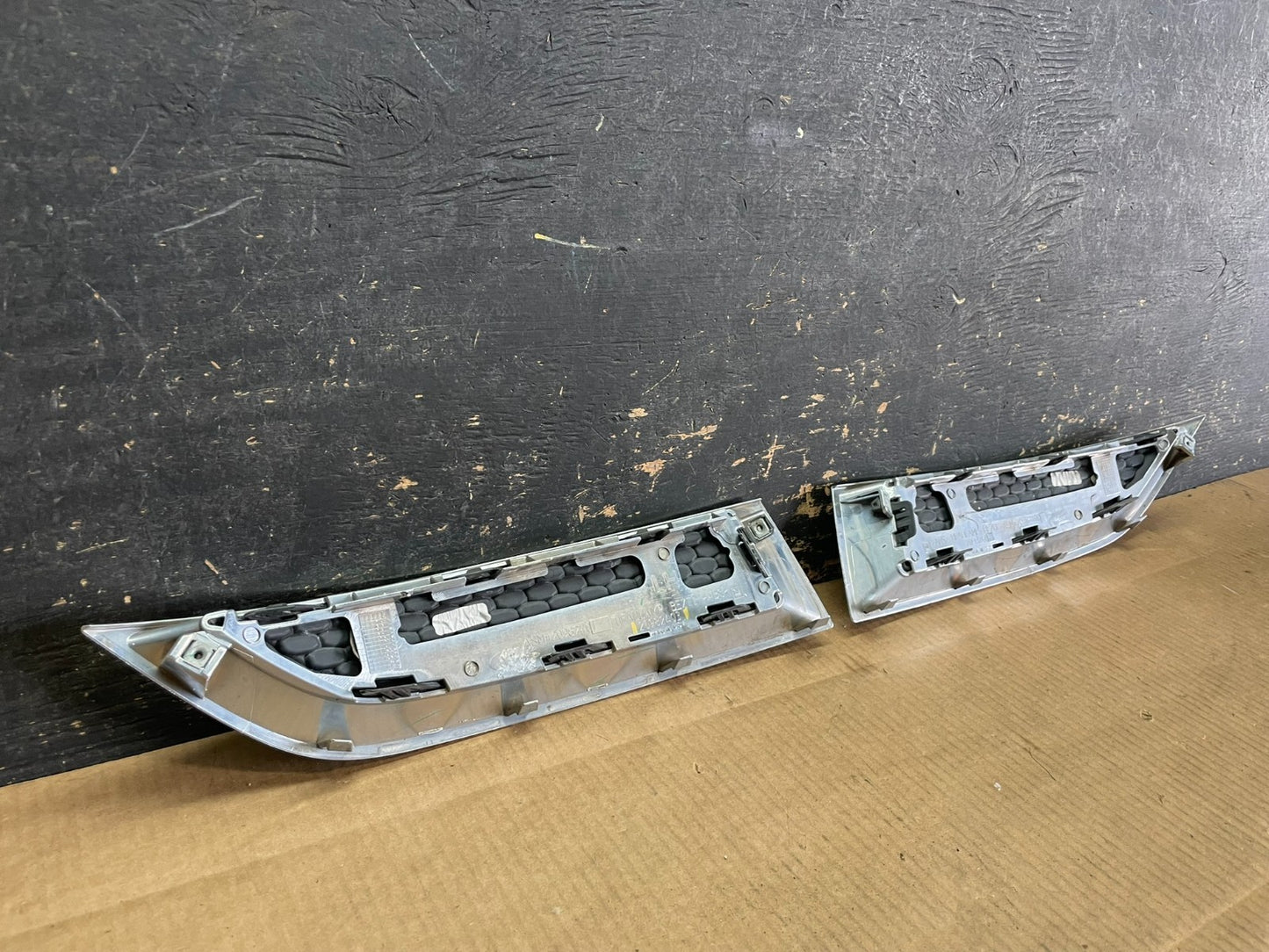 2013 2014 2015 GMC Acadia Front Left+Right Set Grille Bezel Bumper Oem AA9203 DG5