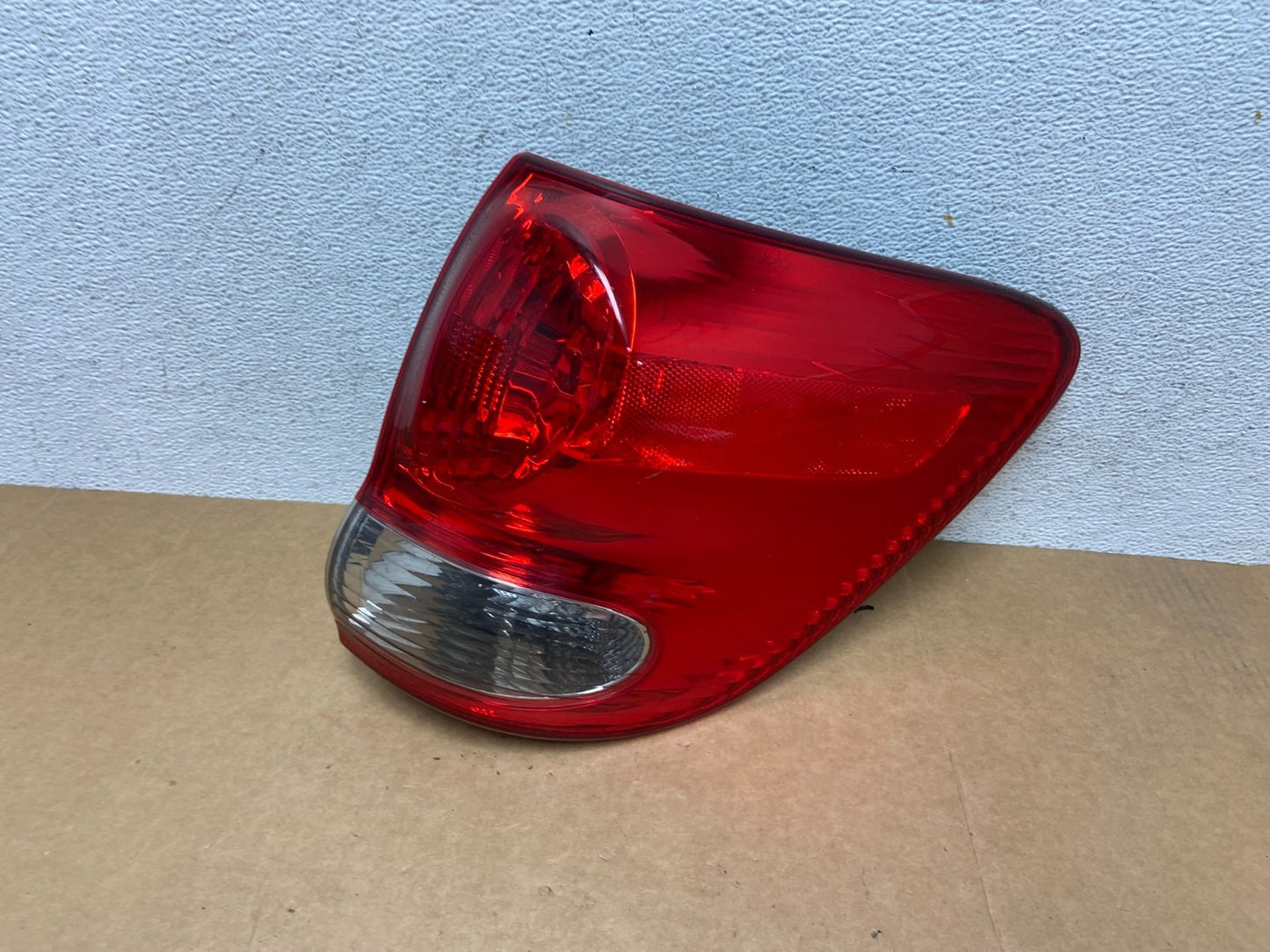 2005- 2007 Toyota Sequoia Right Passenger RH Tail light AE2936 DG0